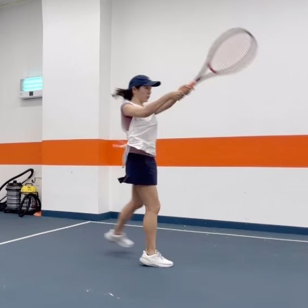 테니스는 실내외 구분 없이 장소 제약 없이 즐길 수 있는 스포츠다 / 이미지 출처: @yejinhand 배우 손예진 인스타그램