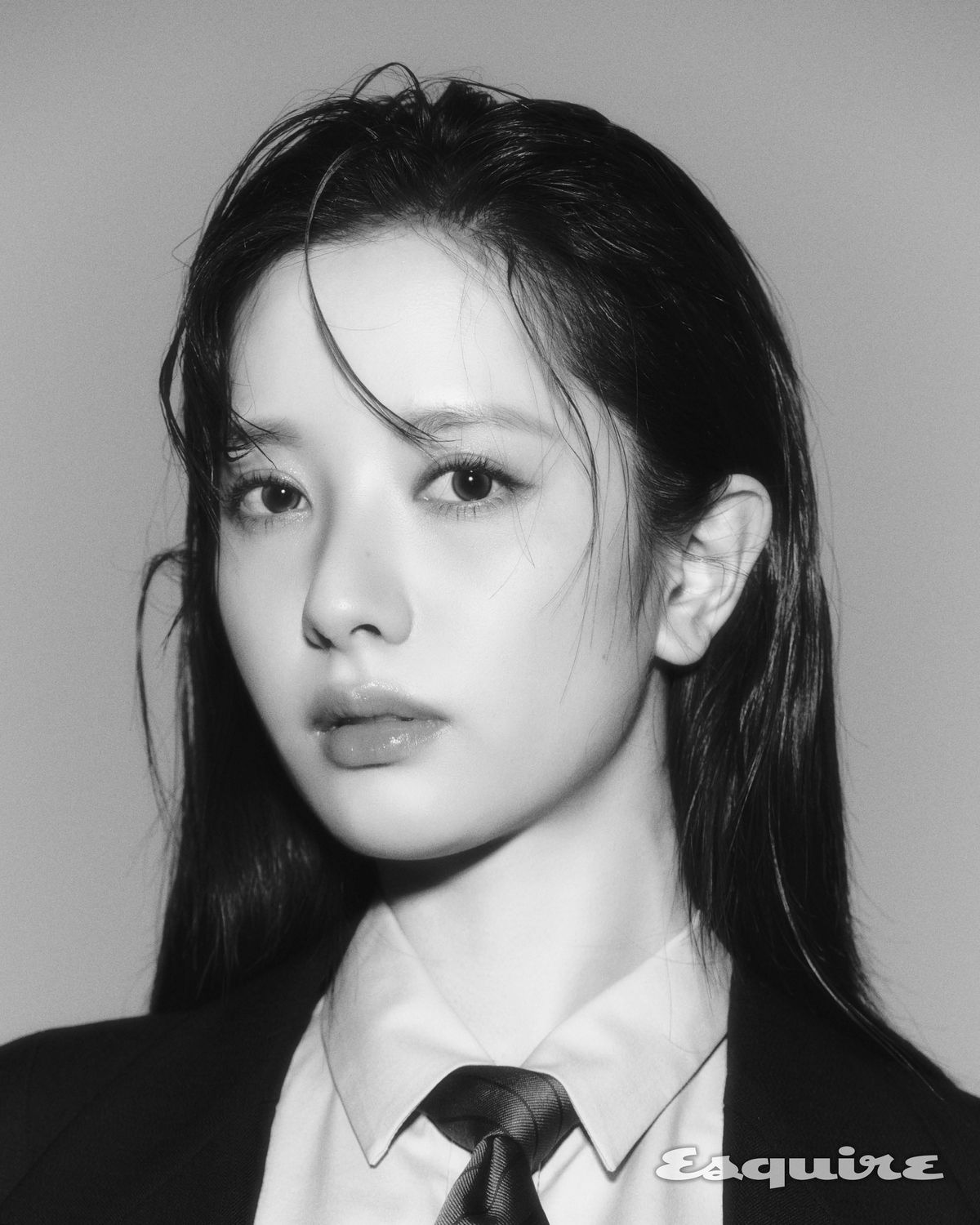 재킷 아크네 스튜디오. 셔츠 엔폴드. 타이 스타일리스트 소장품.