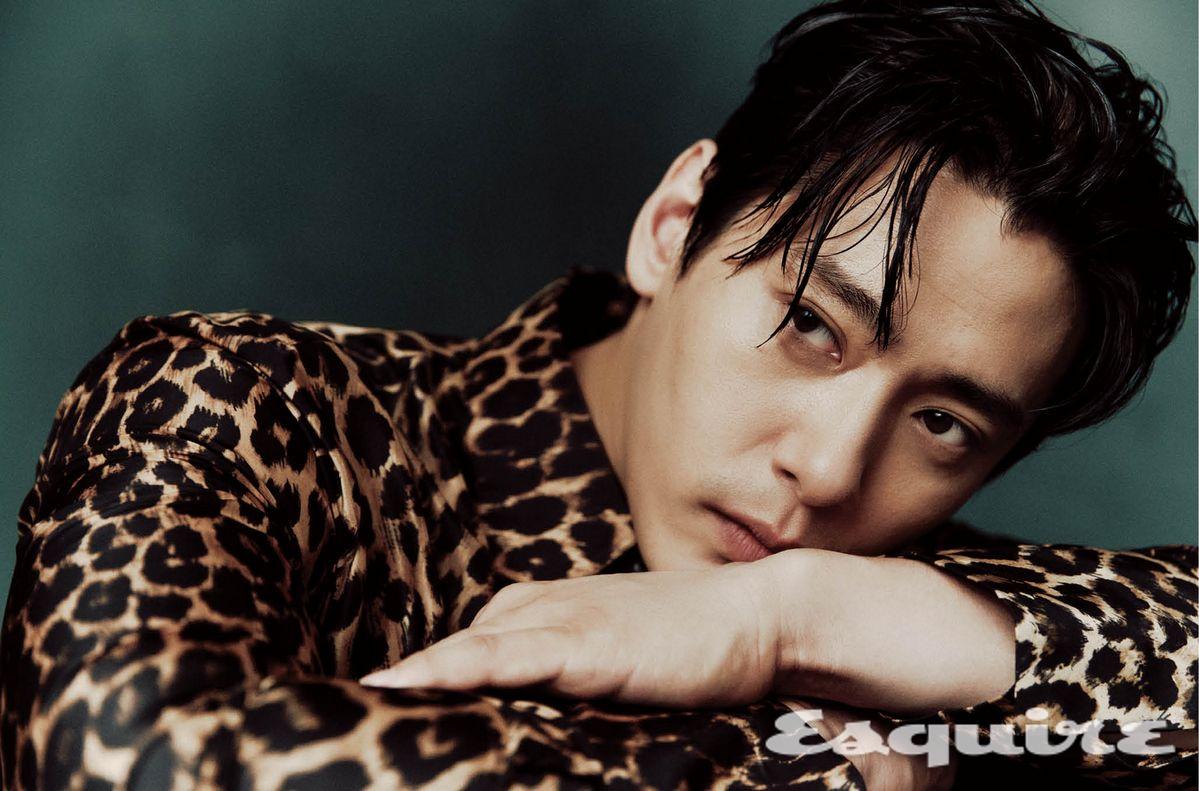 레오퍼드 실크 태피터 셔츠 가격 미정 생 로랑 by 안토니 바카렐로.