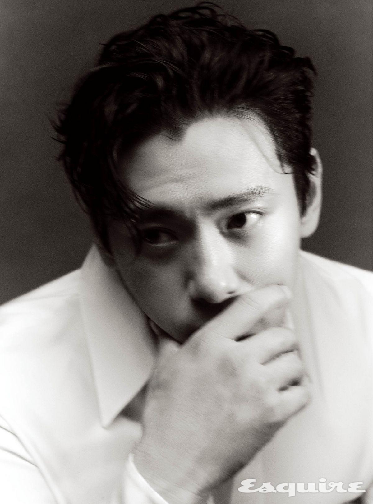 파유 셔츠 가격 미정 생 로랑 by 안토니 바카렐로. 