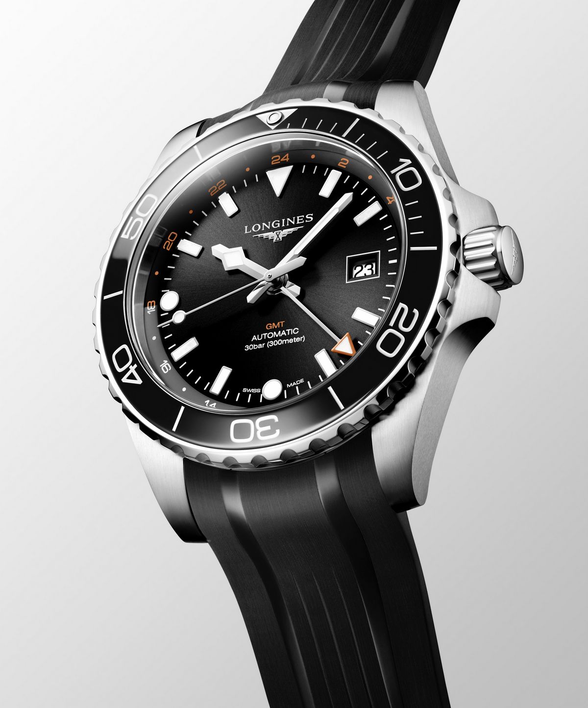 43mm 스틸 케이스에 러버 스트랩을 장착한 하이드로콘퀘스트 GMT.