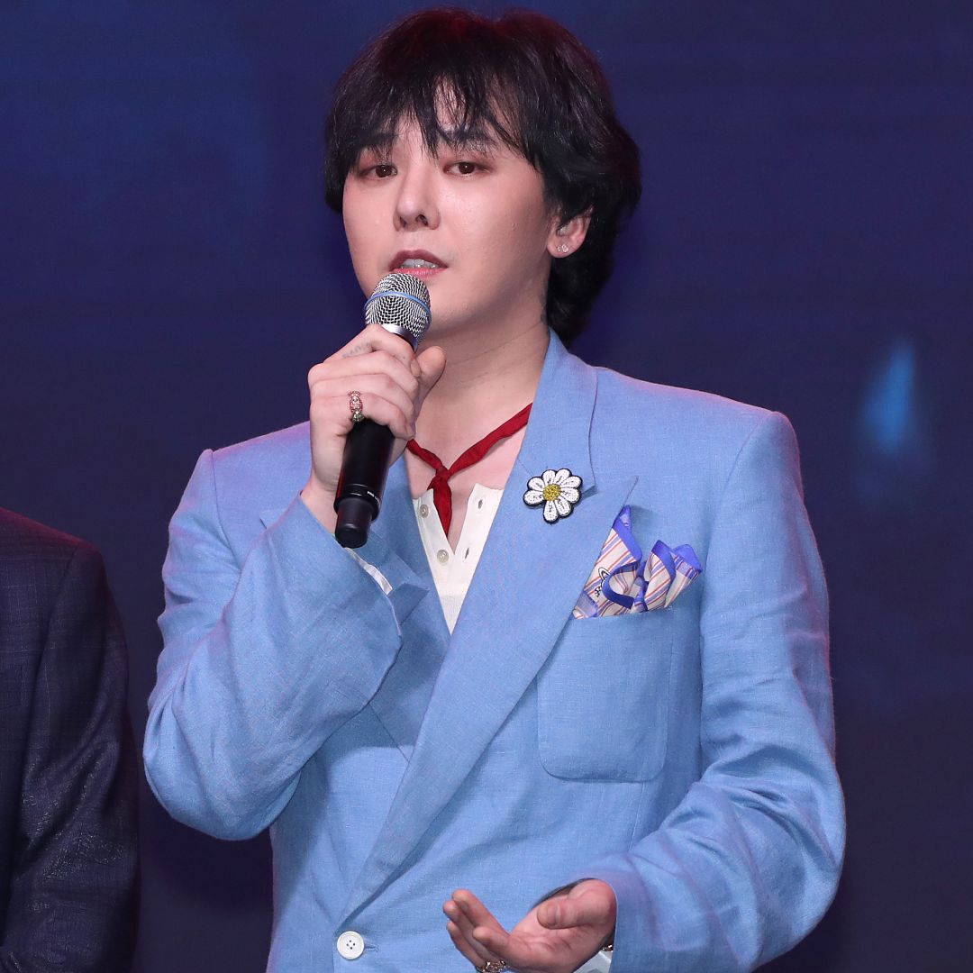 지드래곤 – 카이스트 교수 · 지난 5일 카이스트의 기계공학과 교수로 임명된 지드래곤. “최고의 과학기술 전문가들과 엔터테인먼트 영역이 만나 큰 시너지, 즉 ‘빅뱅’이 일어나길 기대한다”라고 밝히기도 했습니다.