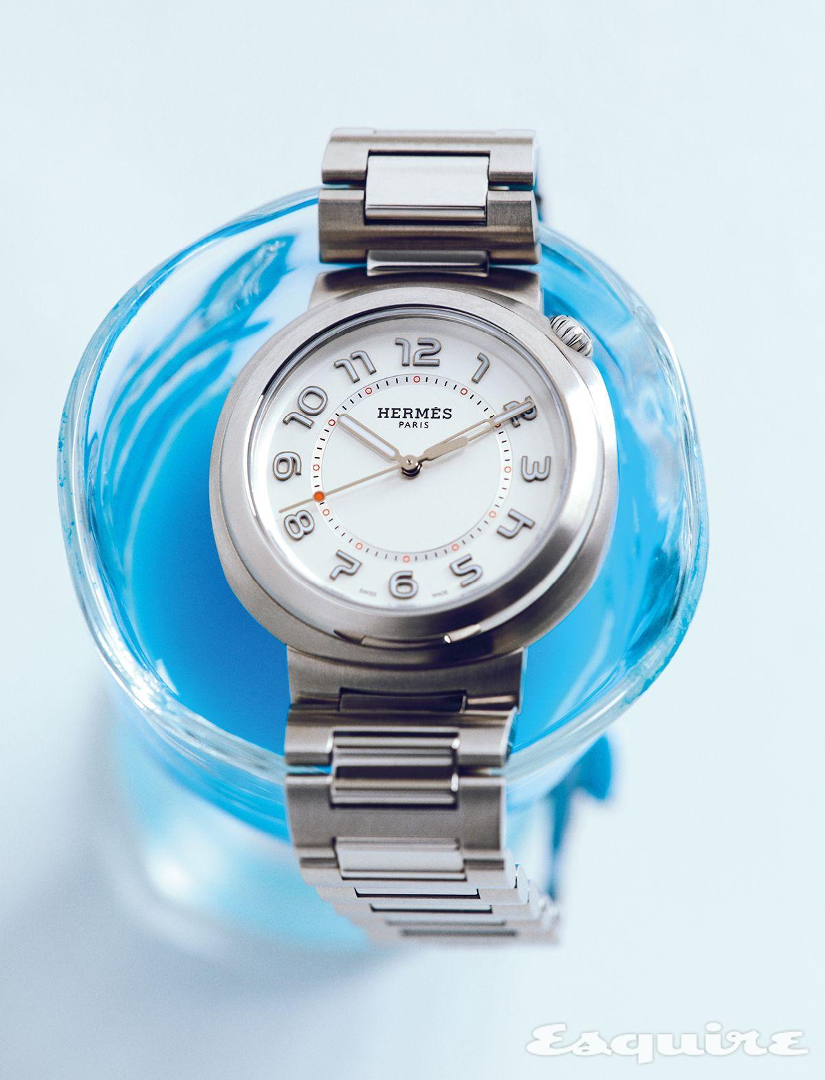 새틴 피니싱 처리한 조약돌 형태의 스틸 케이스가 특징인 36mm 에르메스 컷 가격 미정 에르메스.