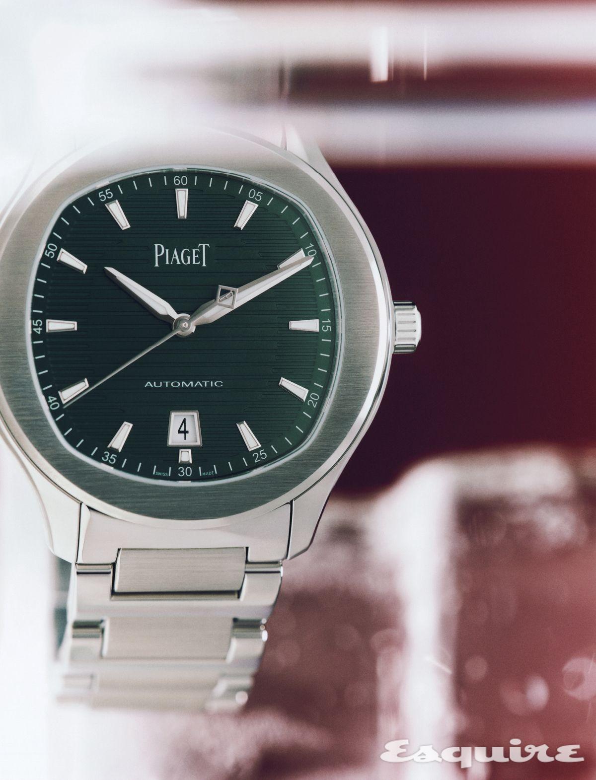 42mm 스틸 케이스에 그린 컬러 다이얼을 매치한 폴로 필드 워치 피아제.