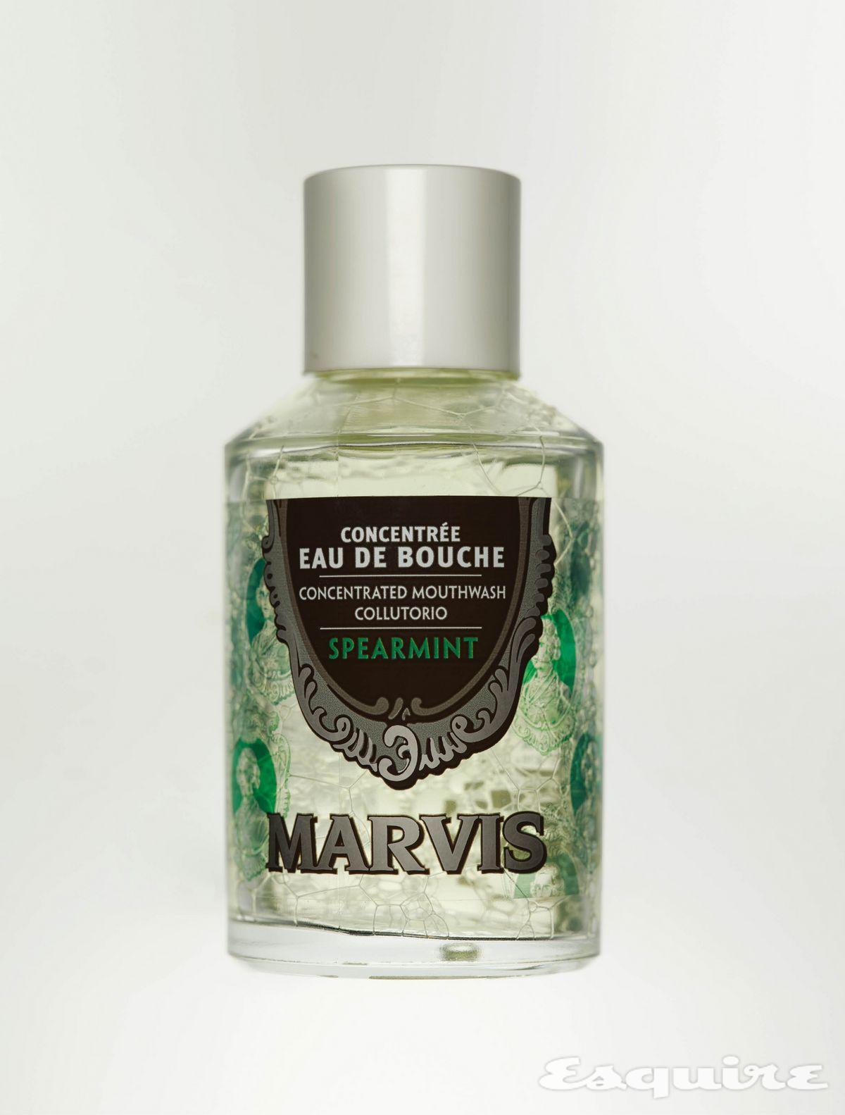 페퍼민트와 달콤한 아로마틱 허브 향이 더해져 시원하고 산뜻한 구강 세정이 가능하다. 물과 가글을 3:1 비율로 희석해 사용한다. 스피어민트 마우스 워시 120mL/가격 미정 마비스.