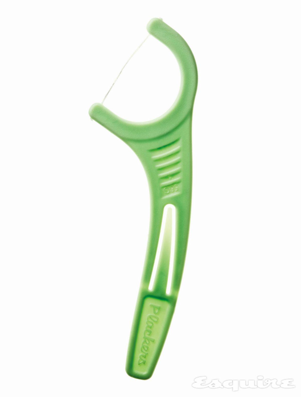 실에 코팅된 쿨 민트 향이 치간 사이 이물질 제거는 물론, 시원함을 선사하는 플랙커스 마이크로 민트 트래블 케이스 12개입/2000원대 플랙커스.