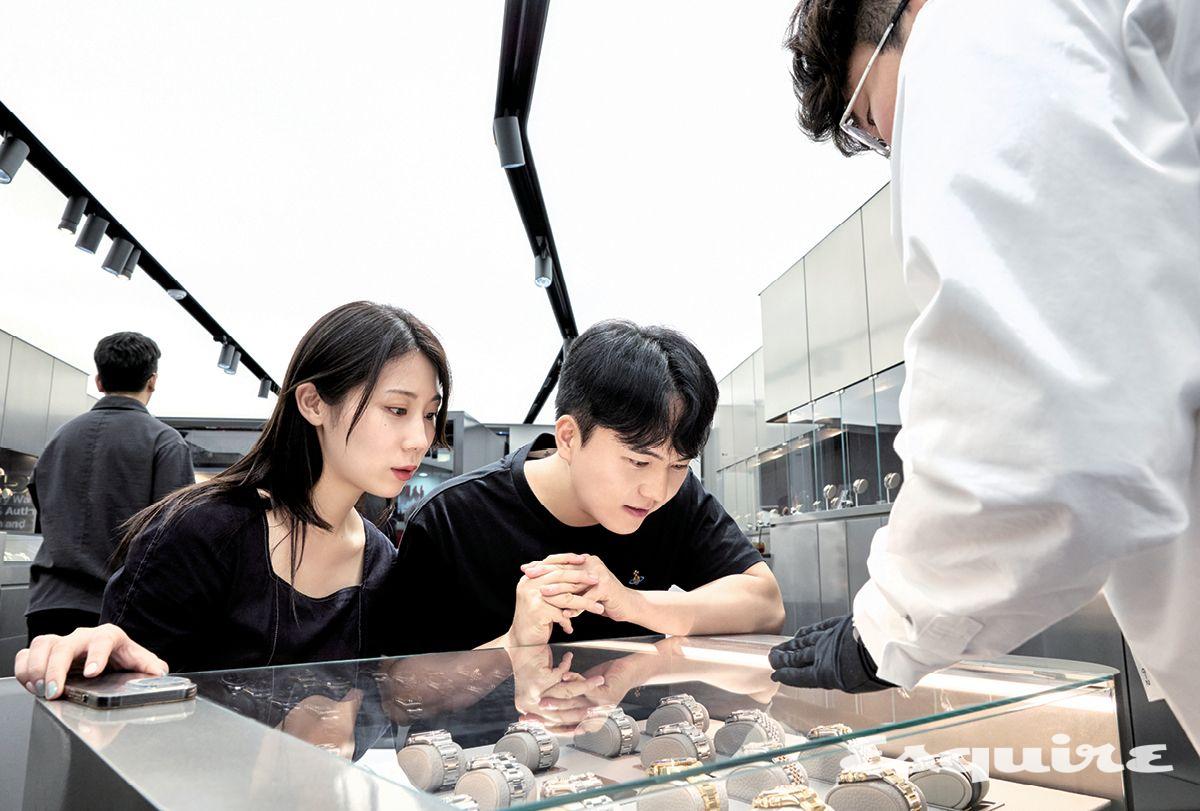 전문 컨설턴트의 상담을 받는 커플.