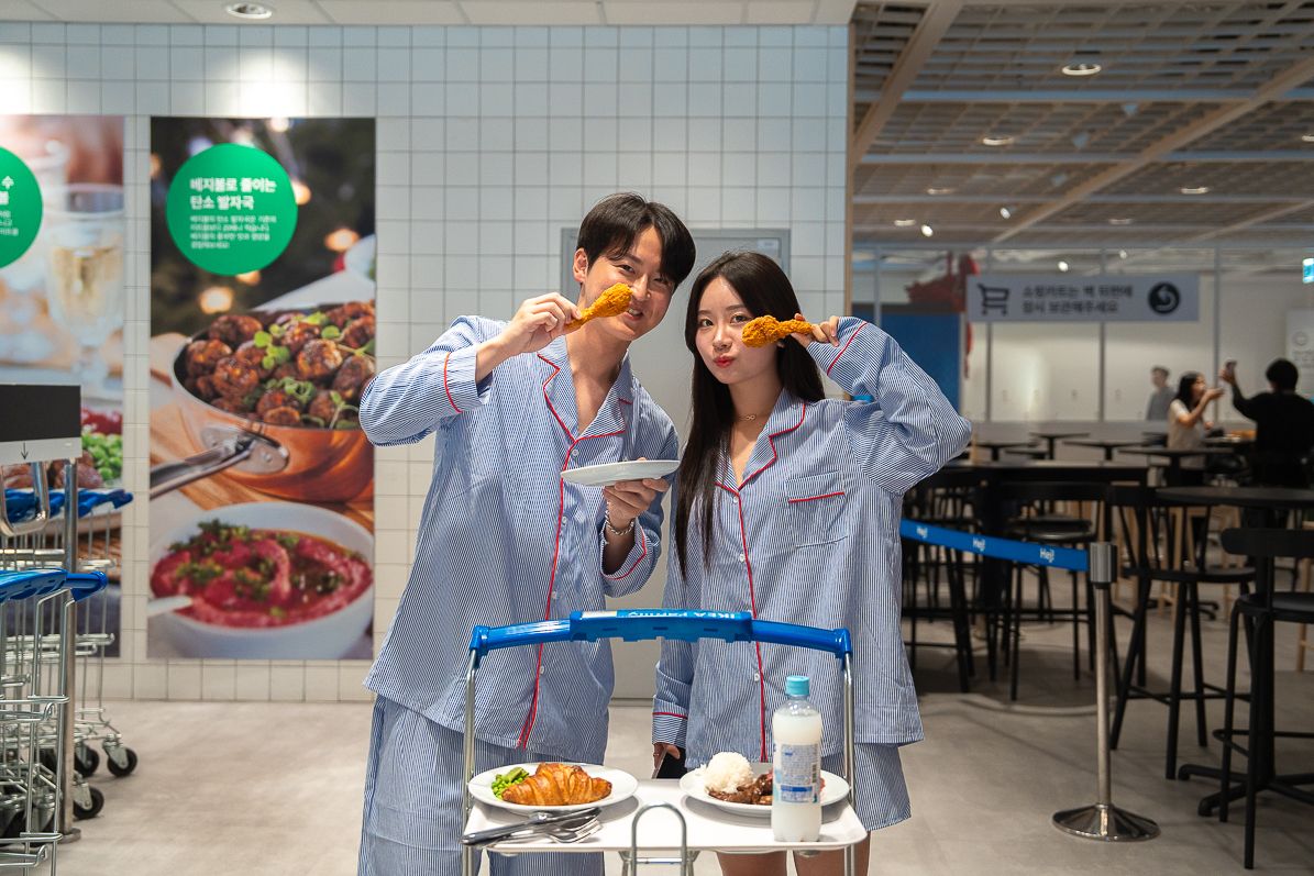 이케아 동부산점을 찾은 파자마 차림의 고객들
