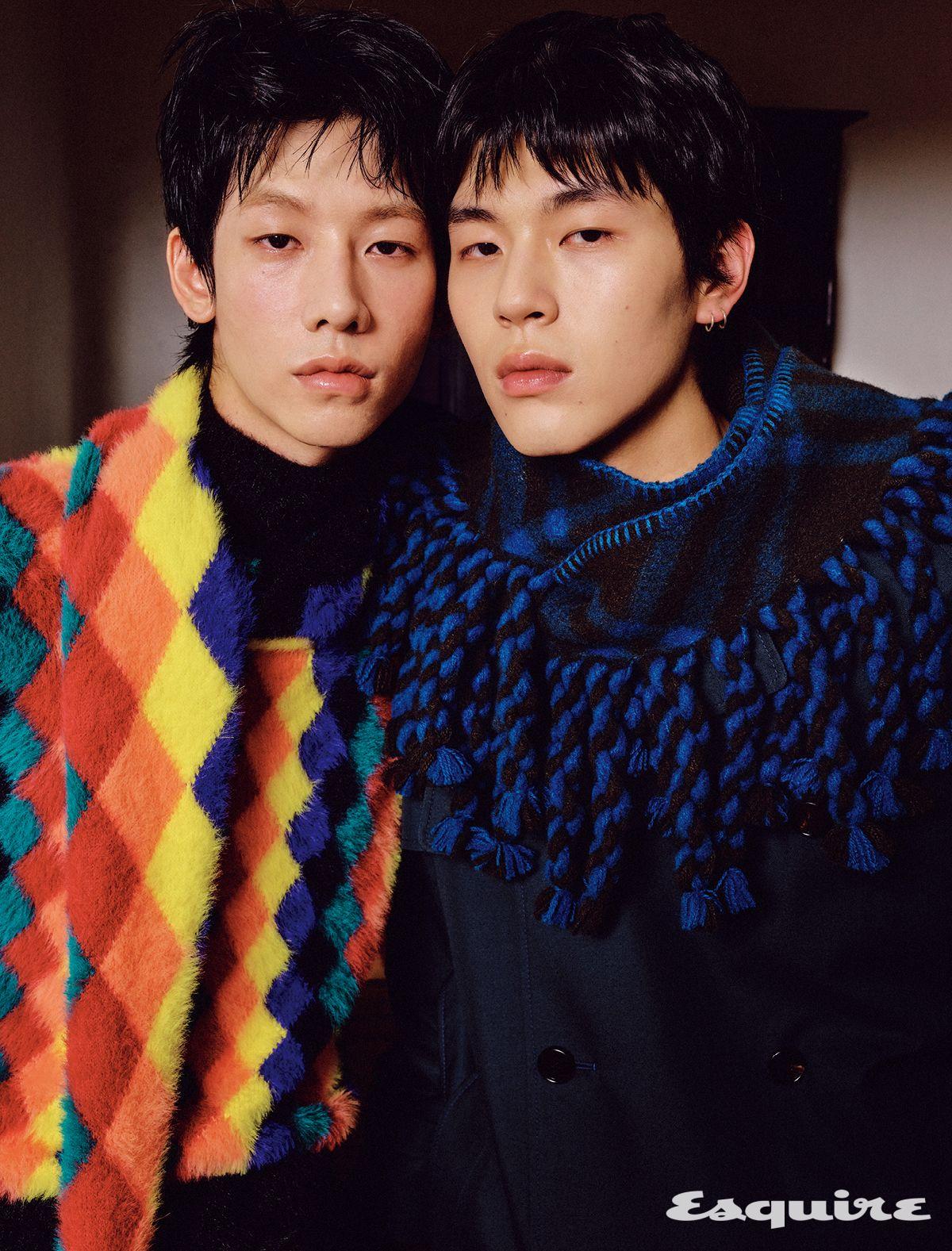 아가일 머플러 스웨터 210만원 로에베. 코트, 프린지 머플러 모두 가격 미정 버버리.