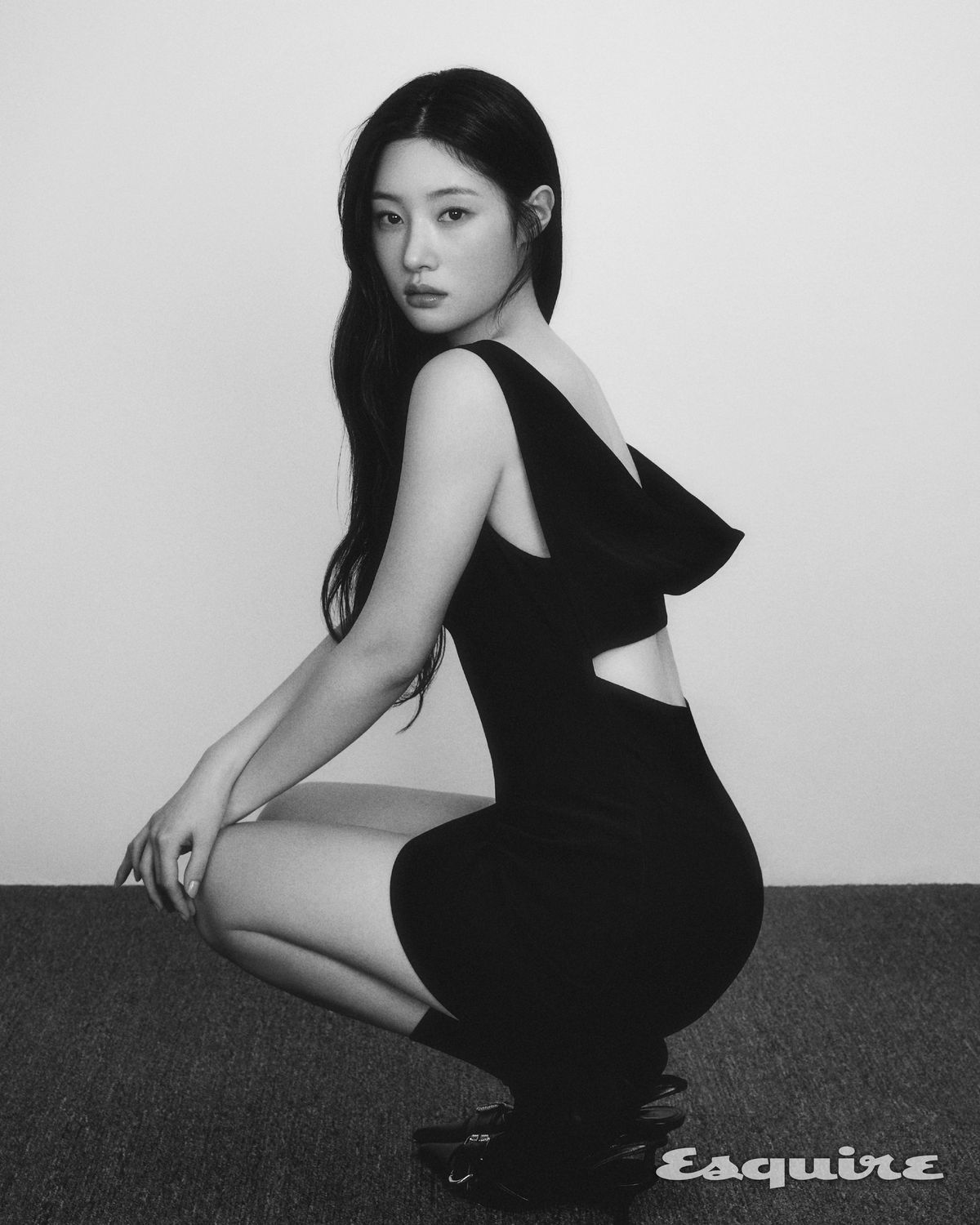 드레스, 슈즈 모두 지방시.