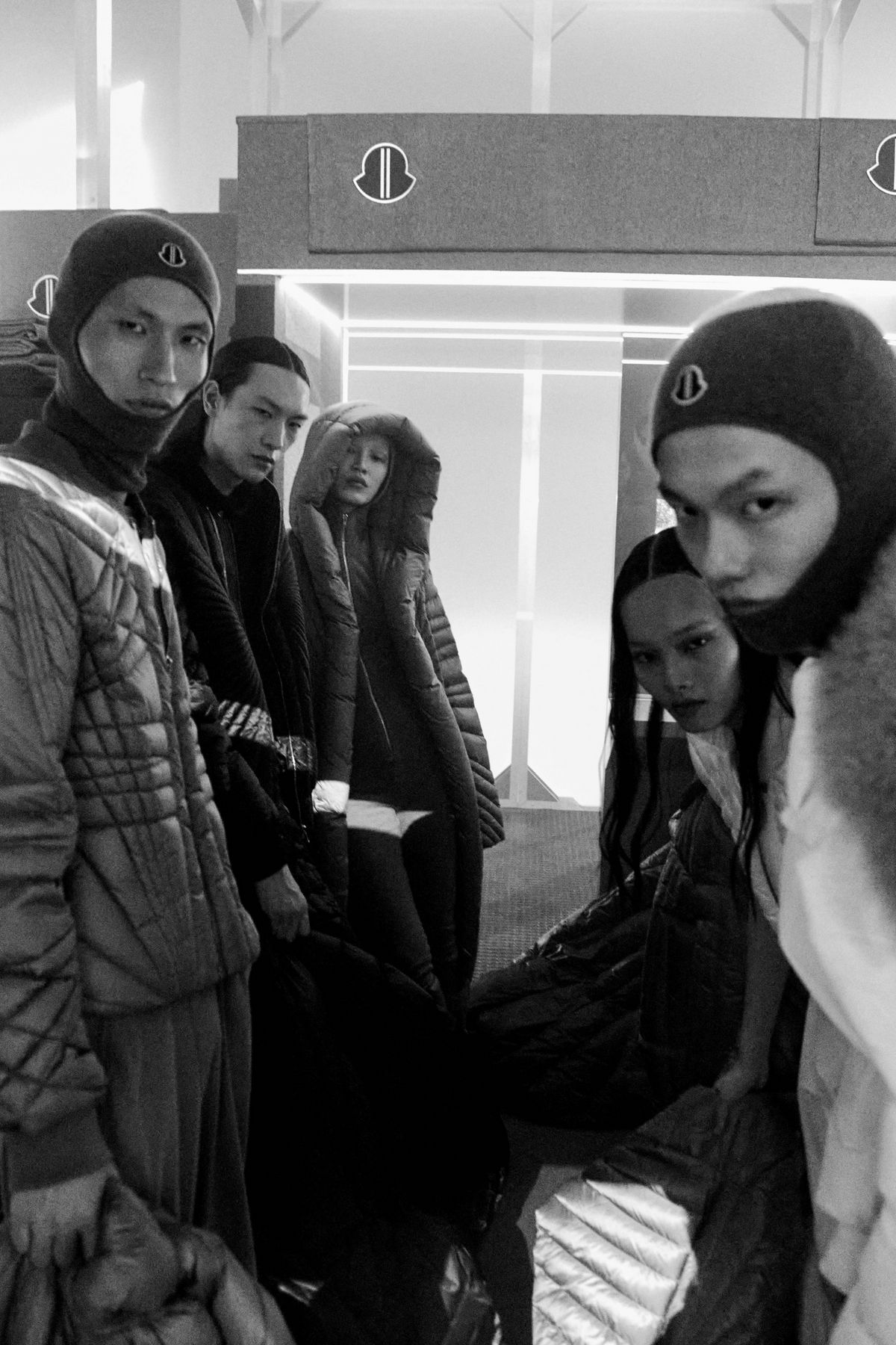 릭 오웬스 부스와 모델들의 모습