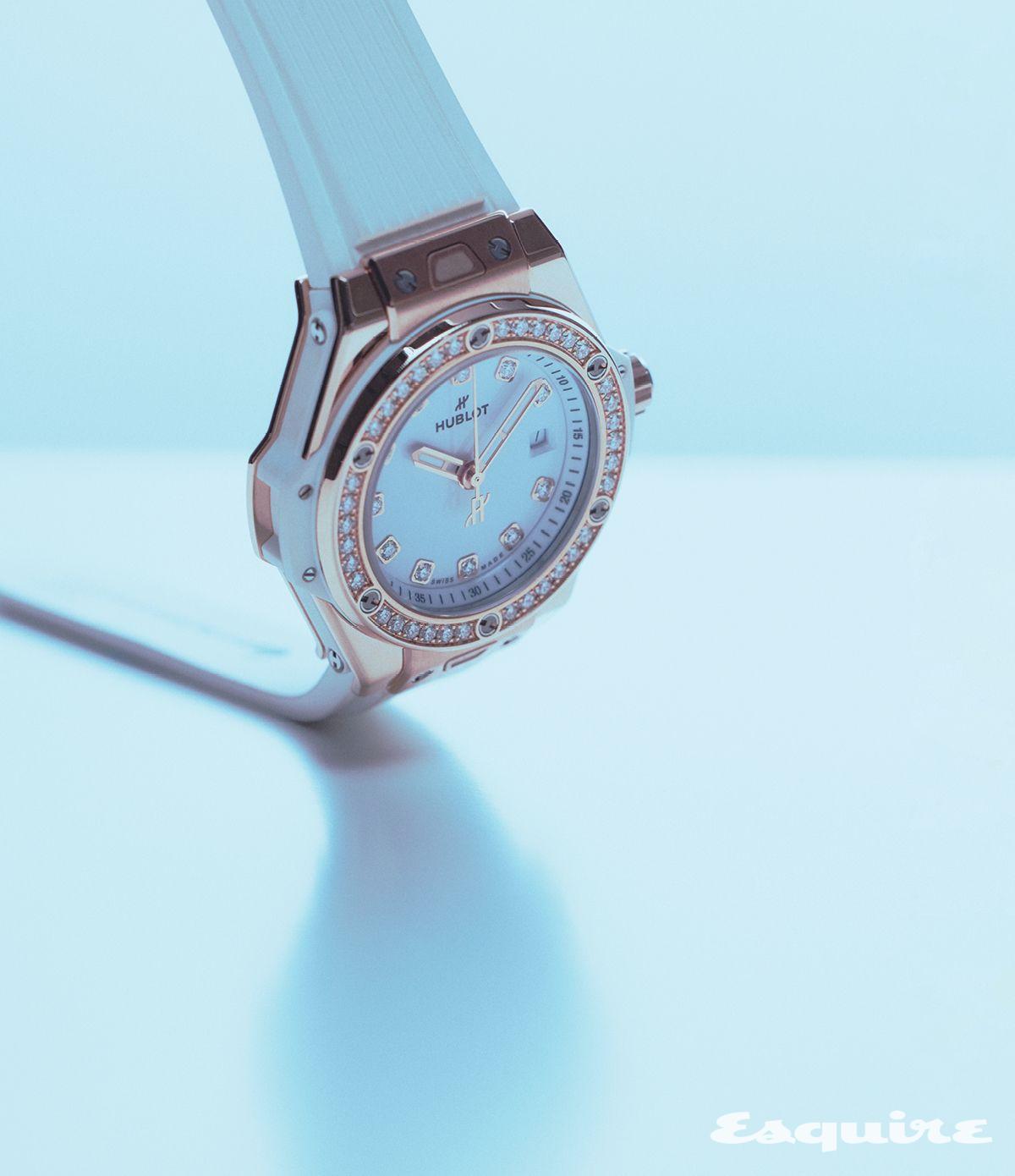 킹골드 케이스에 36개의 다이아몬드를 세팅한 빅뱅 원클릭 킹골드 화이트 다이아몬드 4000만원대 위블로.