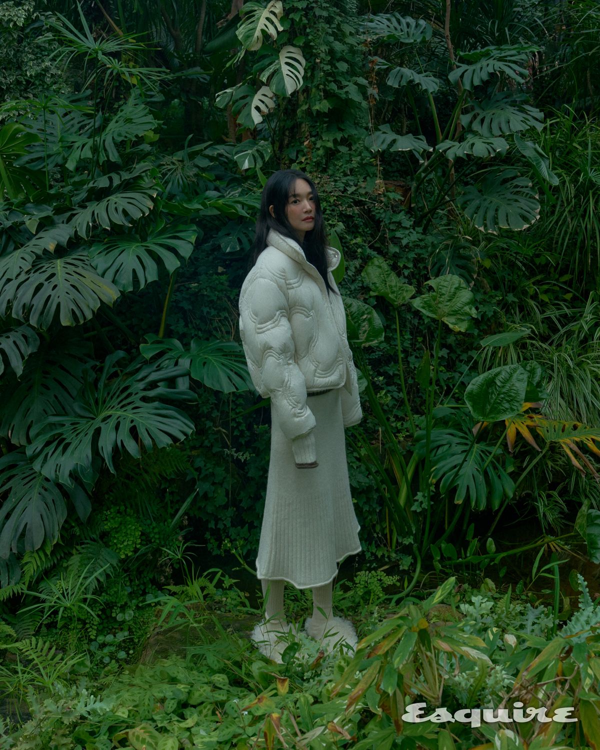 의상과 액세서리 모두 몽클레르 컬렉션.