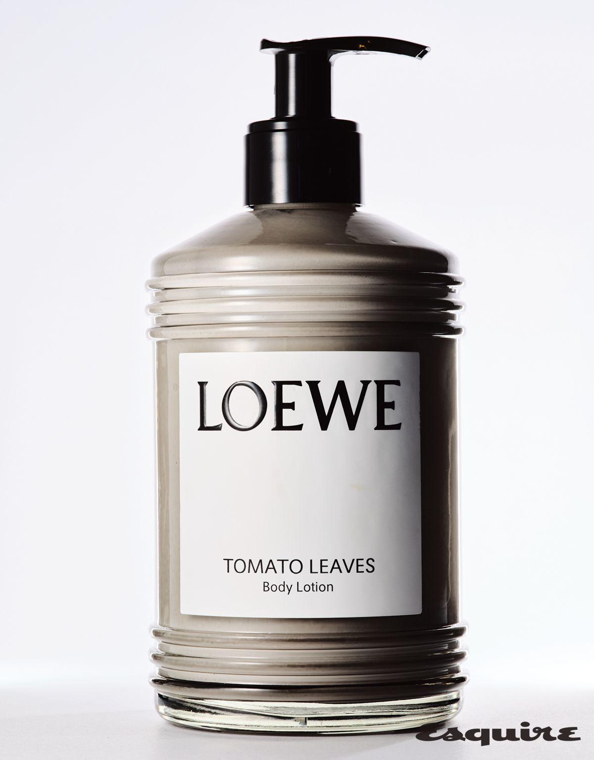토마토 덩굴의 싱그러운 향이 온몸을 감싸는 토마토 리프 보디로션 360mL/11만5000원 로에베 퍼퓸. 