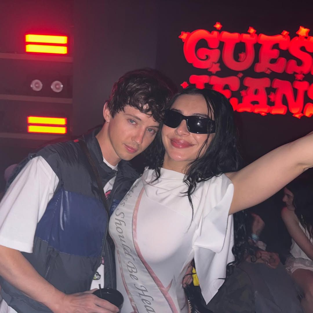 찰리 XCX(@charli_xcx)