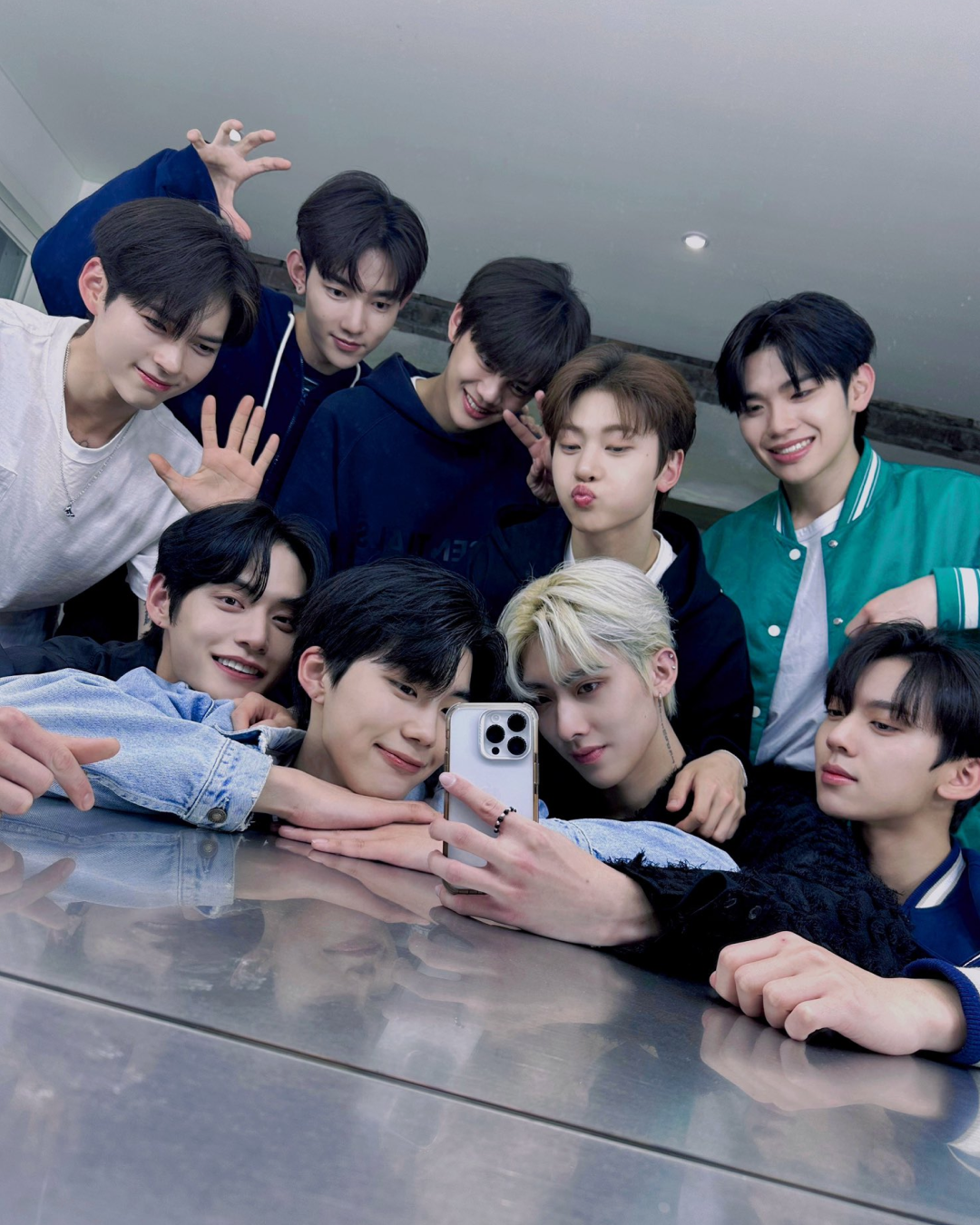 제로베이스원(ZB1)