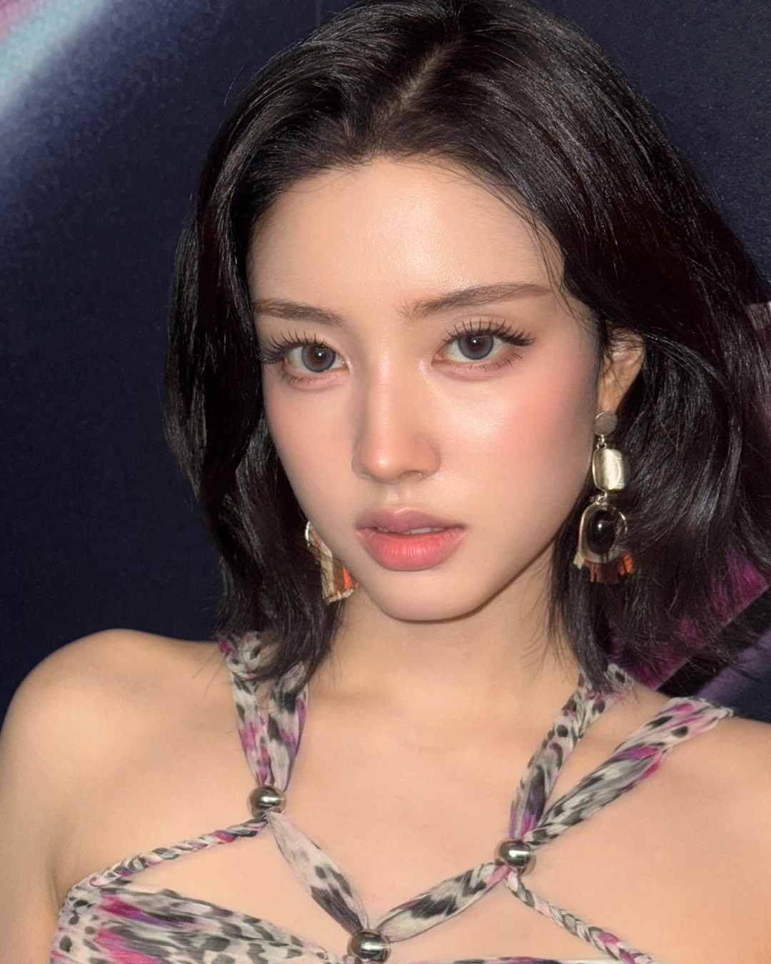 앞없: 심자윤 이목구비 내 미래보다 밝다