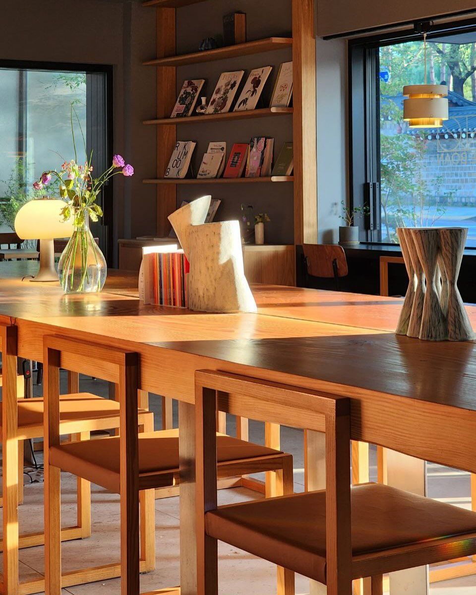  빈티지한 감성과 현대적인 감각이 공존하는 카페보안/ 인스타그램 @cafe_boan