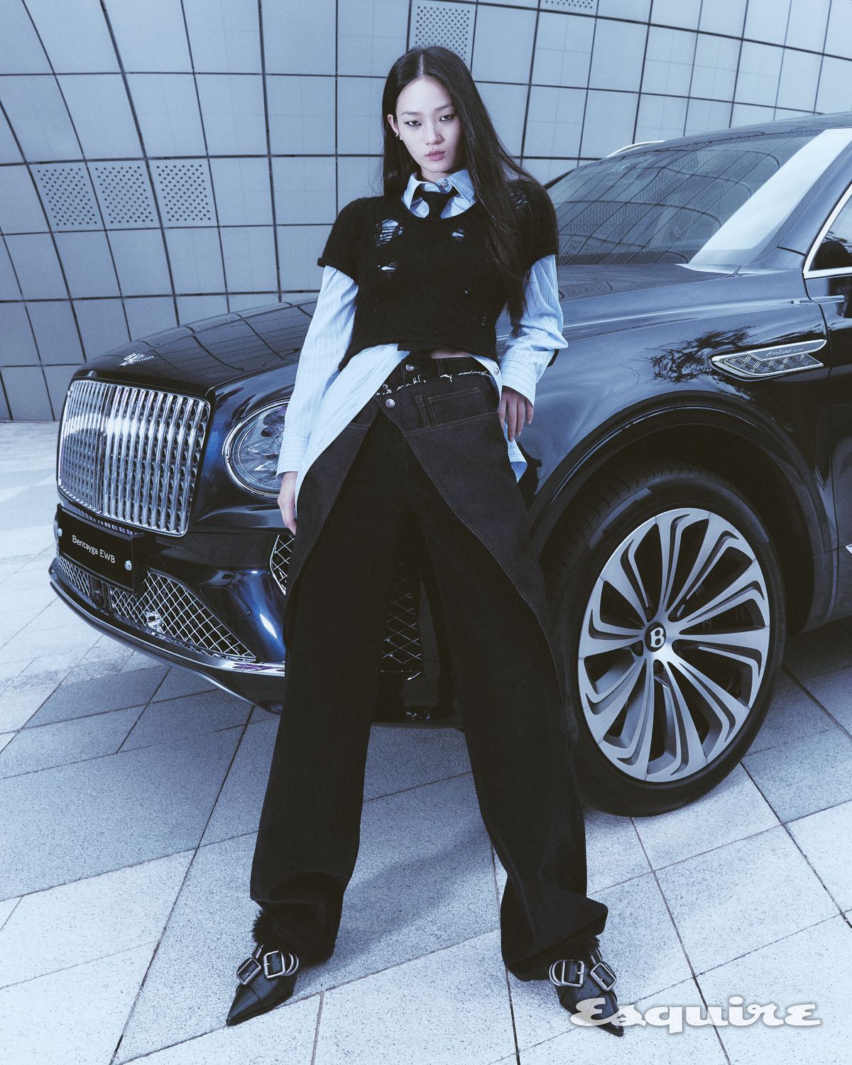 톱, 팬츠, 슈즈 모두 앤더슨벨.