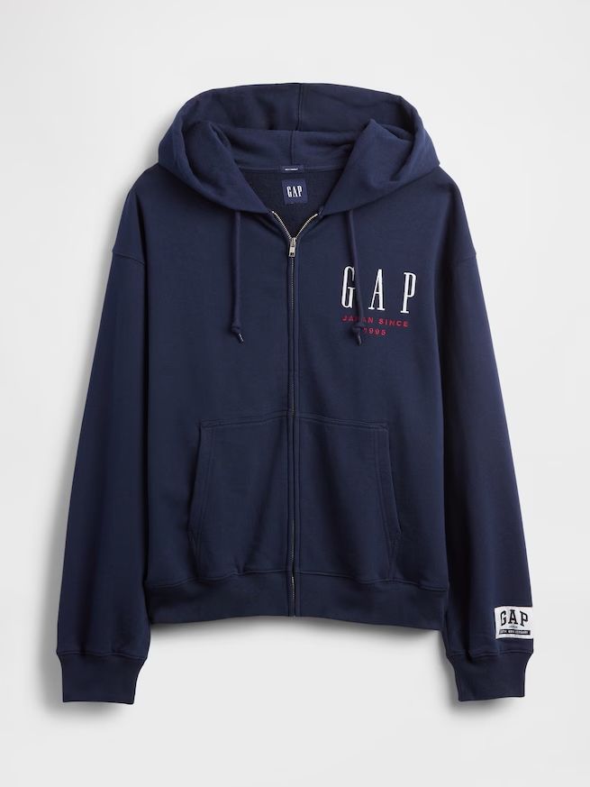 갭의 30주년 기념 헤비웨이트 프렌치 테리 로고 후드 집업, 약 12만원/ 갭 공식 홈페이지