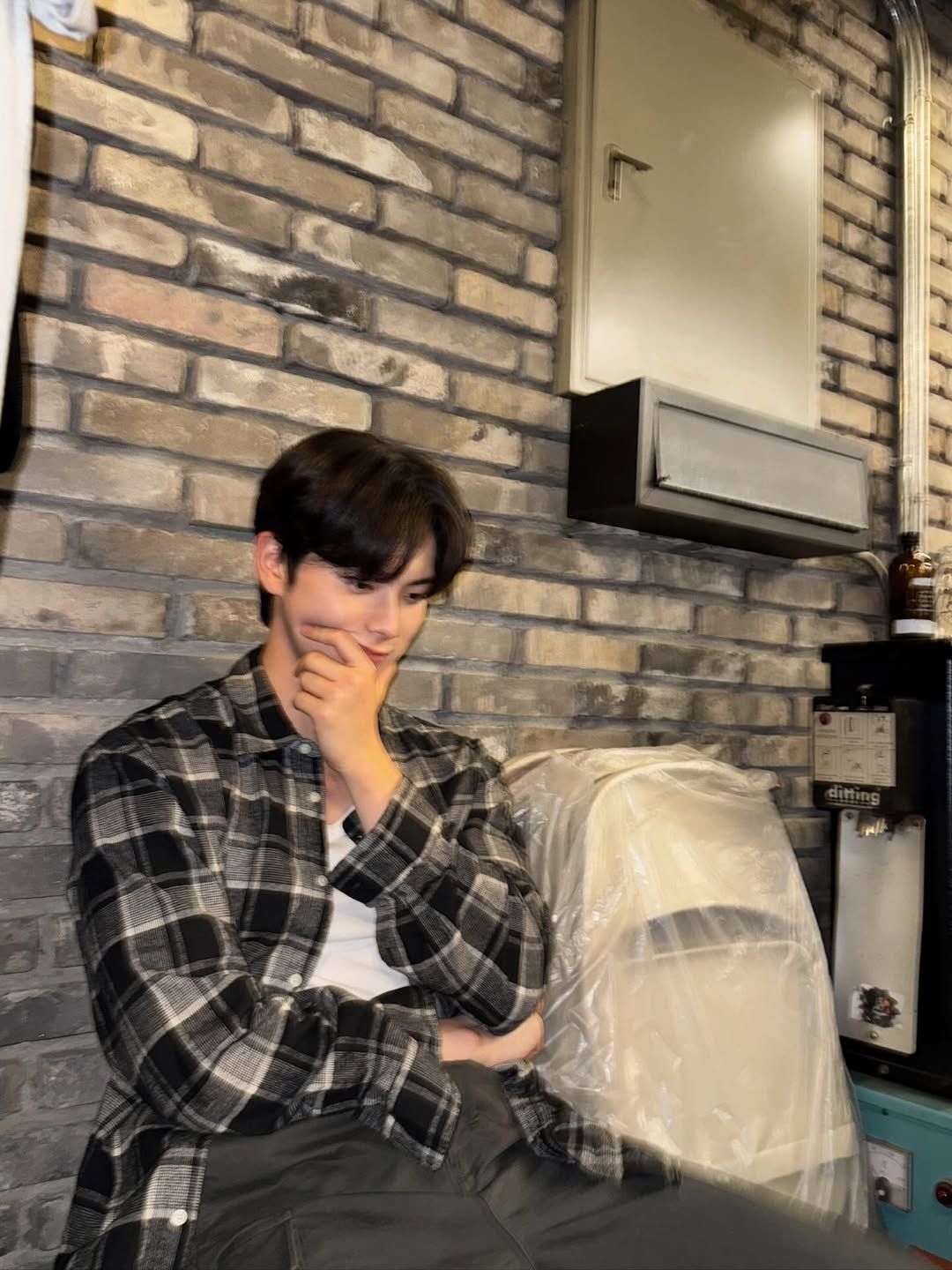 화이트로 완성한 깨끗한 밸런스/인스타그램 @l.c.m____