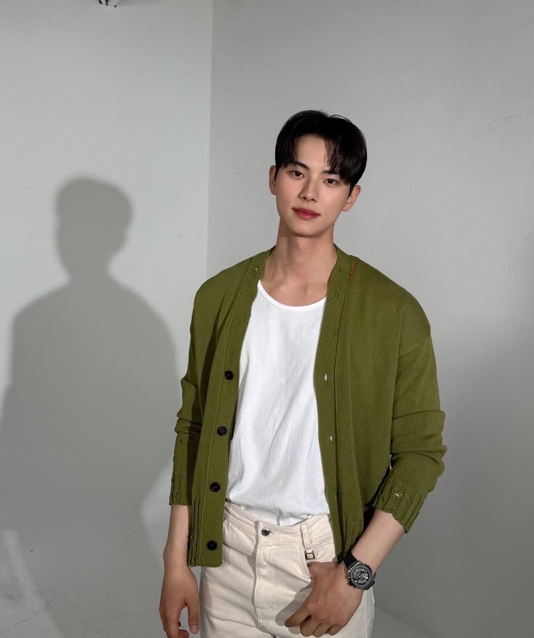 이채민의 가디건 스타일링/인스타그램 @l.c.m____