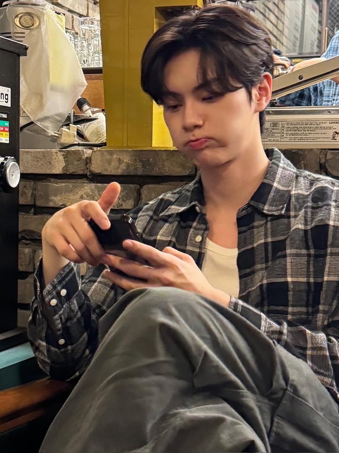 이채민의 셔츠 스타일링/인스타그램 @l.c.m____