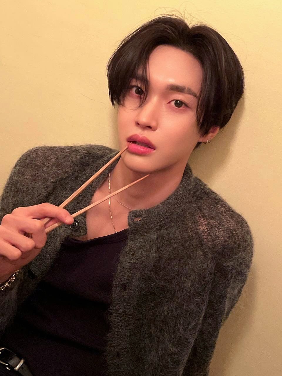 라이즈 원빈의 가디건 스타일링/인스타그램 @riize_official