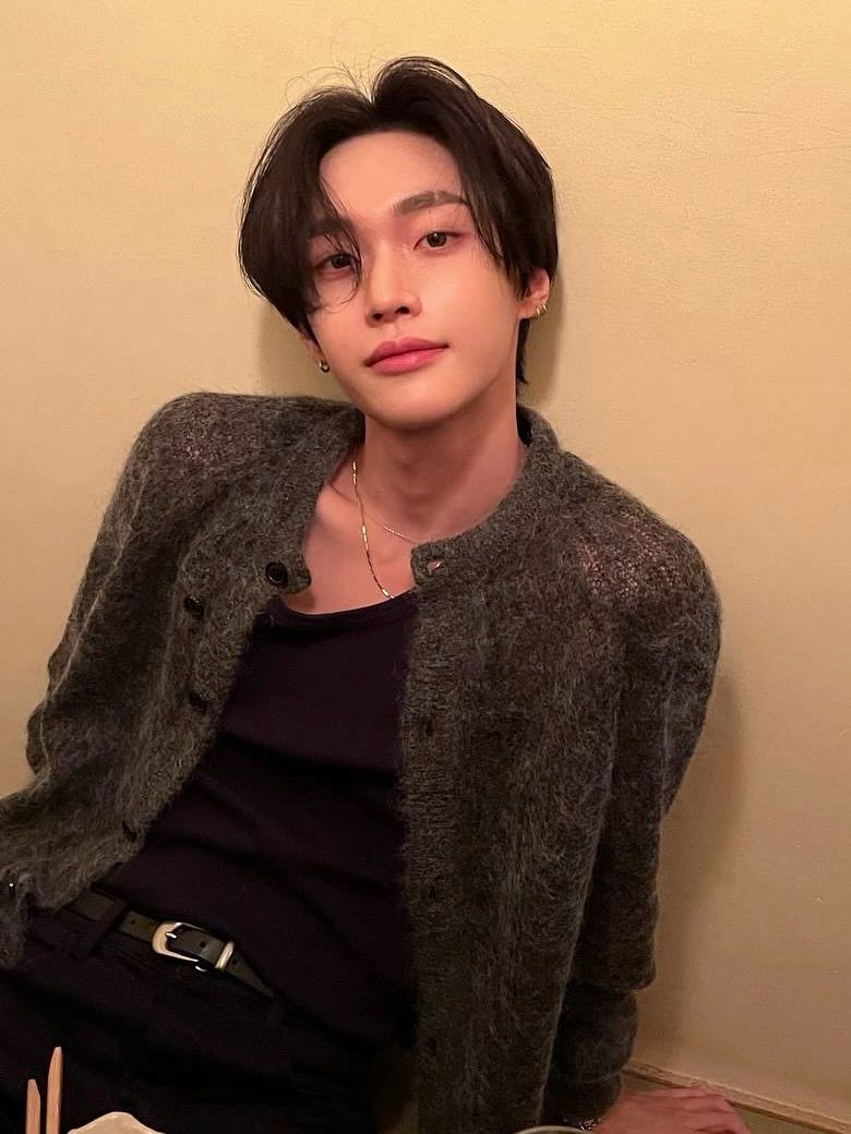 얇지만 존재감 있는 가디건/인스타그램 @riize_official