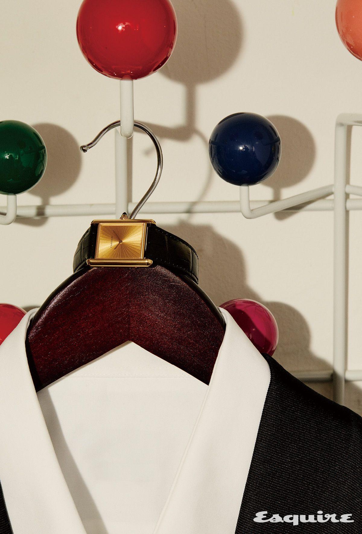 25.5 x 33.7mm 옐로 골드 케이스에 선레이 다이얼을 매치한 탱크 루이 까르띠에 워치 까르띠에.