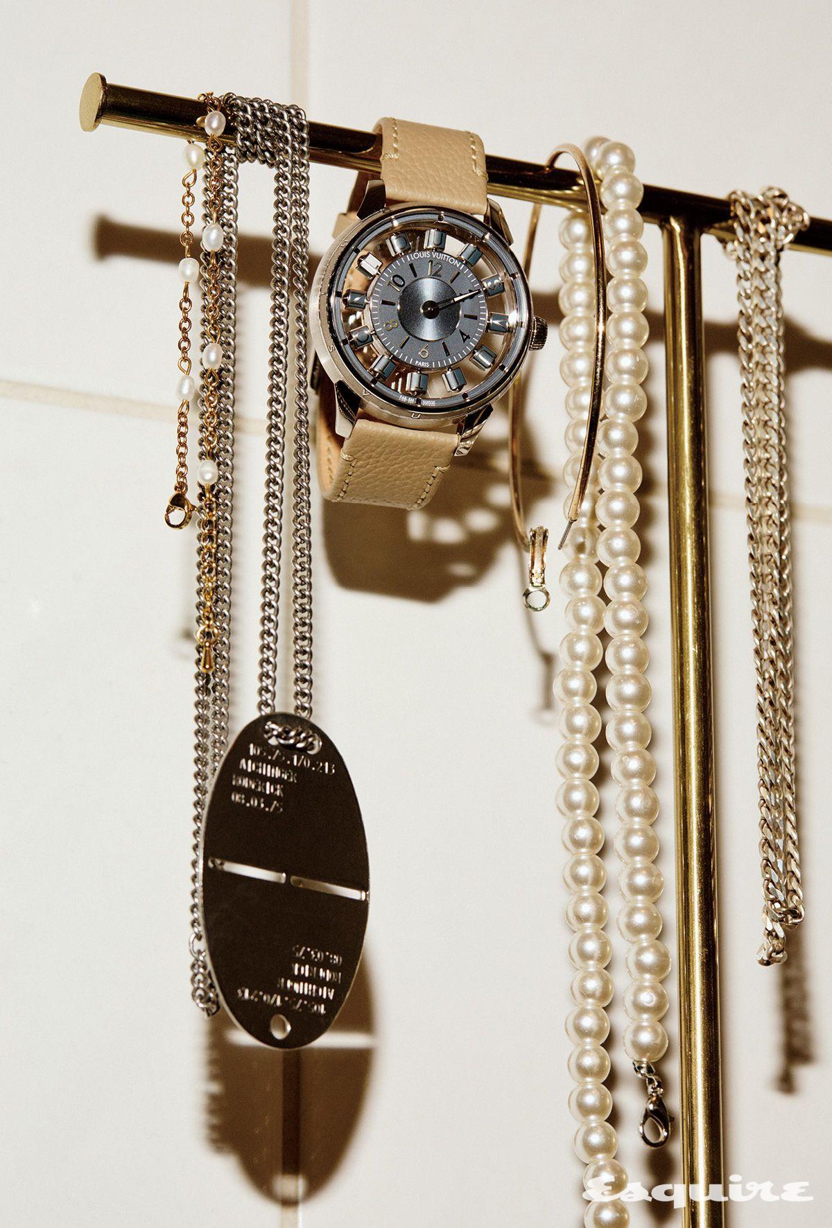  아이코닉한 스핀타임 메커니즘으로 시간을 표시하는 땅부르 타이코 스핀타임 루이 비통.