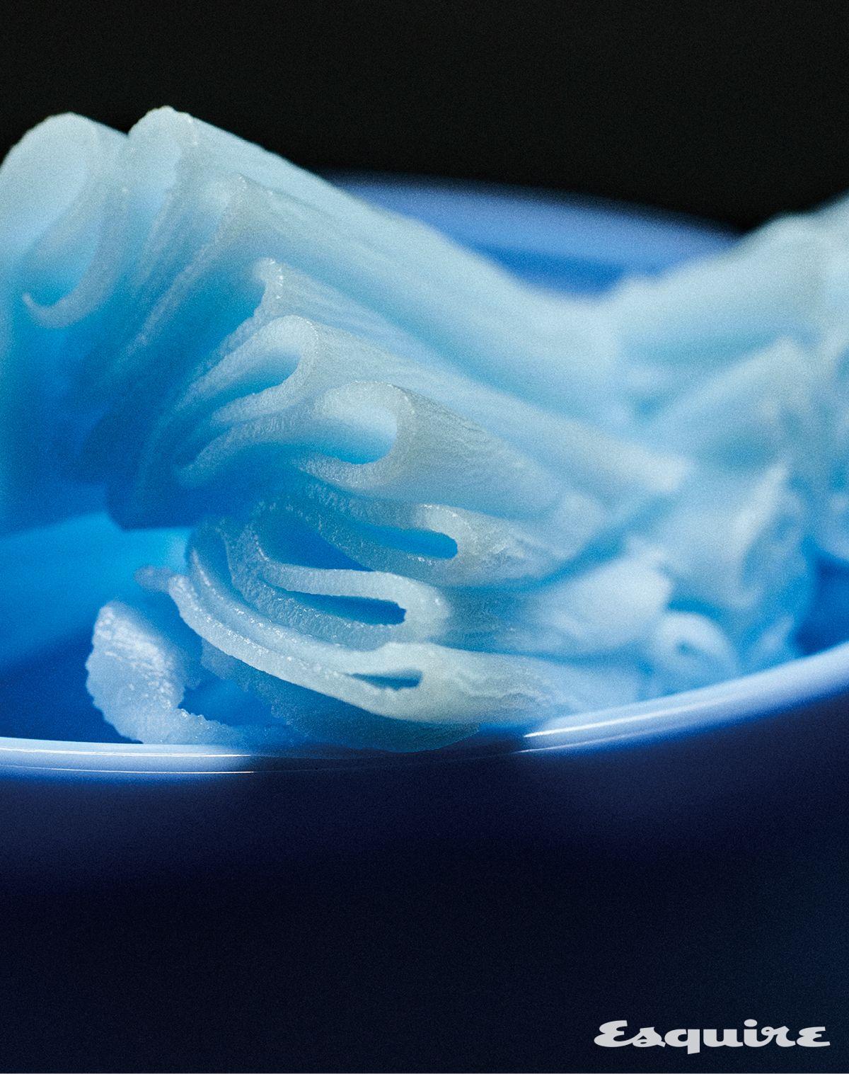 가벼운 클렌징으로 지성피부에 적합한 포어 리프레쉬 그라인딩 클렌징밤 50mL/2만5000원 닥터엘시아. 