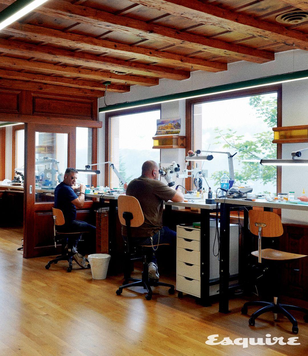 부틸라이넨 아틀리에의 워치메이커들.