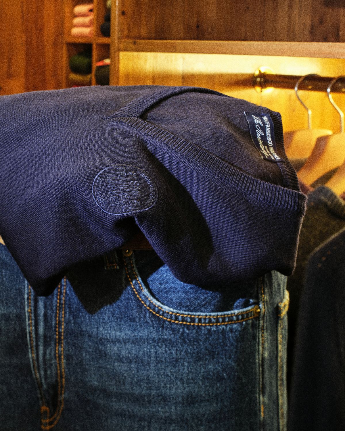 TBRM의 20주년 기념 브이넥 울 니트, 26만 5천 원/ 샌프란시스코 마켓 제공