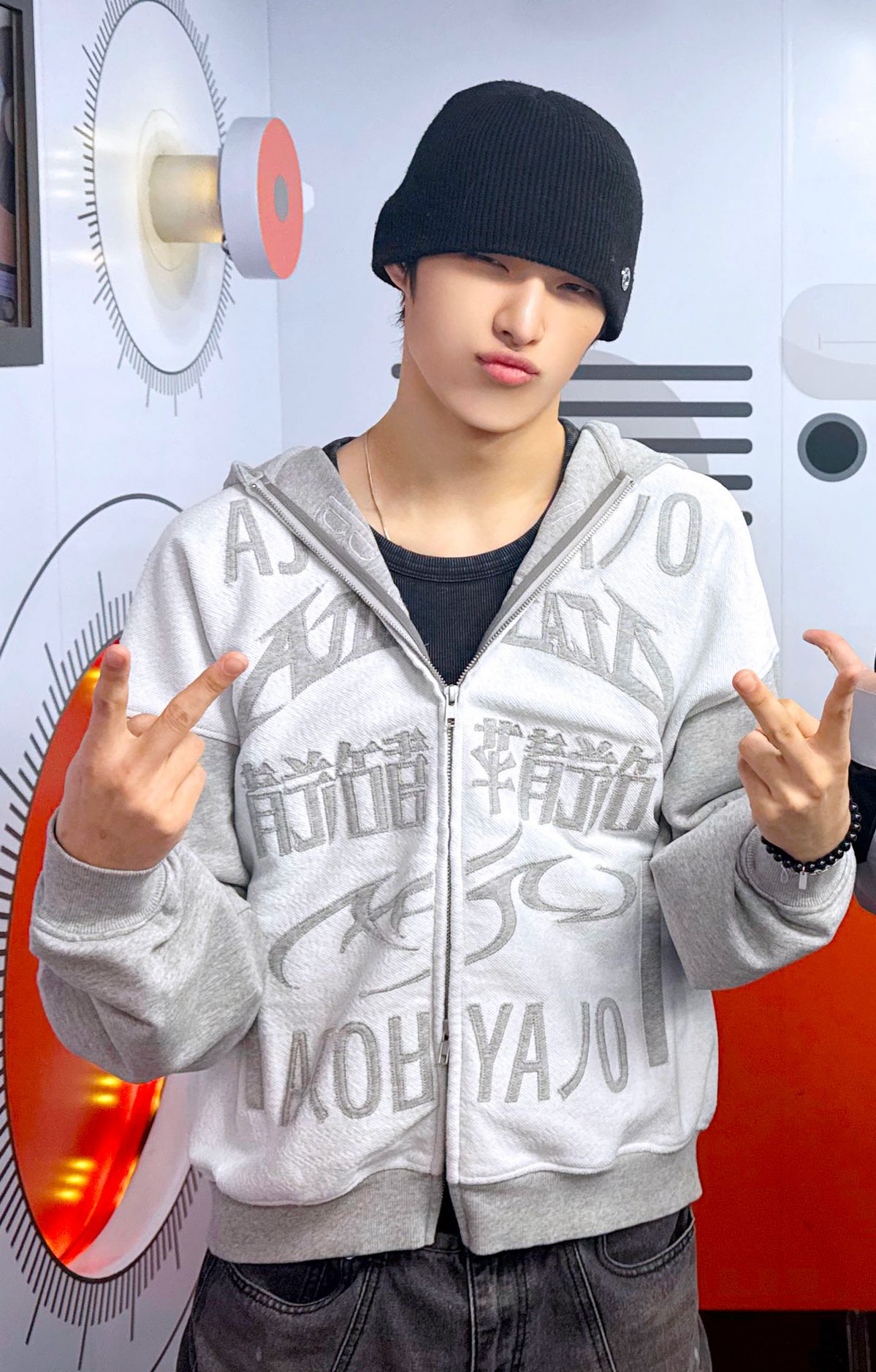 82메이저 윤예찬이 착용한 아조바이아조 / 출처: X @82MAJOR_231011