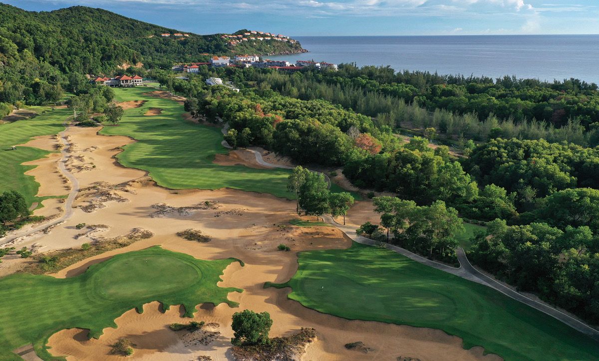 닉 팔도가 설계한 18홀 챔피언십 코스 라구나 골프 랑코.