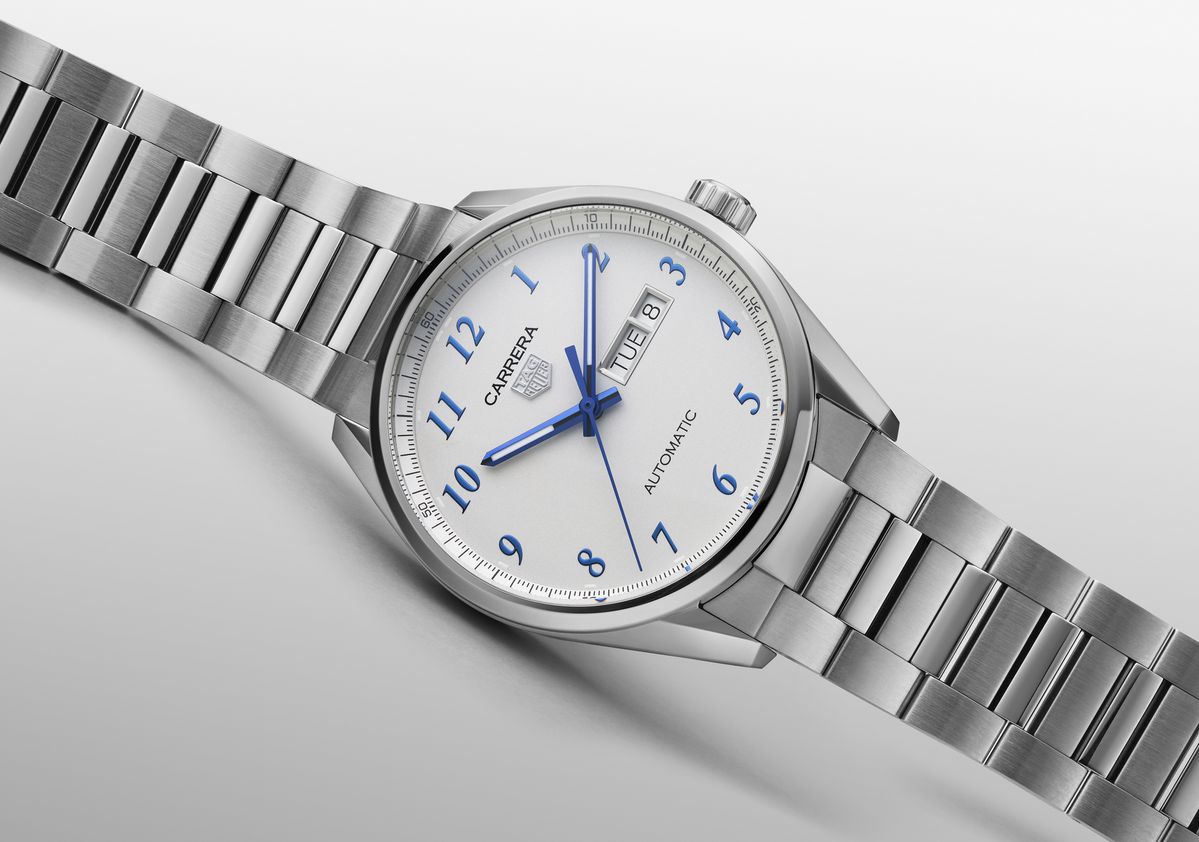 클래식한 까레라의 유산을 재해석한 새로운 까레라 데이 데이트 500만원대 태그호이어.