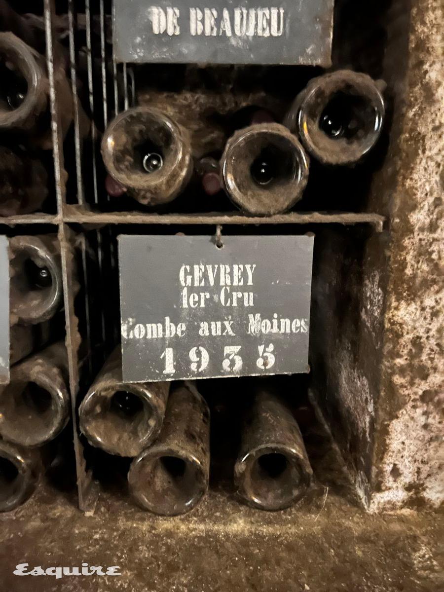 이날 제롬이 제네바에서 마실 거라고 얘기한 와인은 1935년산이었다. 