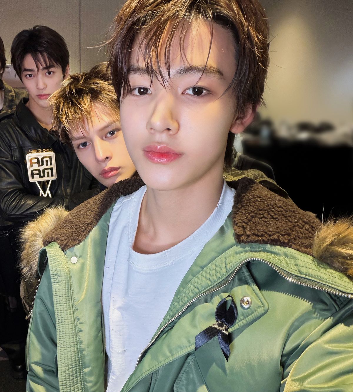 코르티스 성현이 입은 '준지' 퍼 점퍼 / 출처: 인스타그램 @cortis