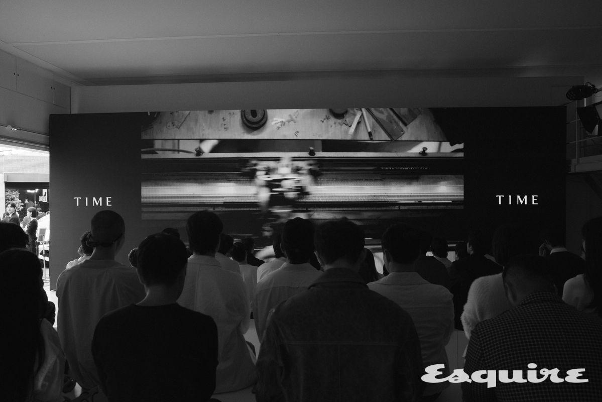 타임옴므 2025 F/W 컬렉션인 'Breeze from the Touch'의 테마를 담은 필름 상영을 시작으로 클래스가 펼쳐졌다. 