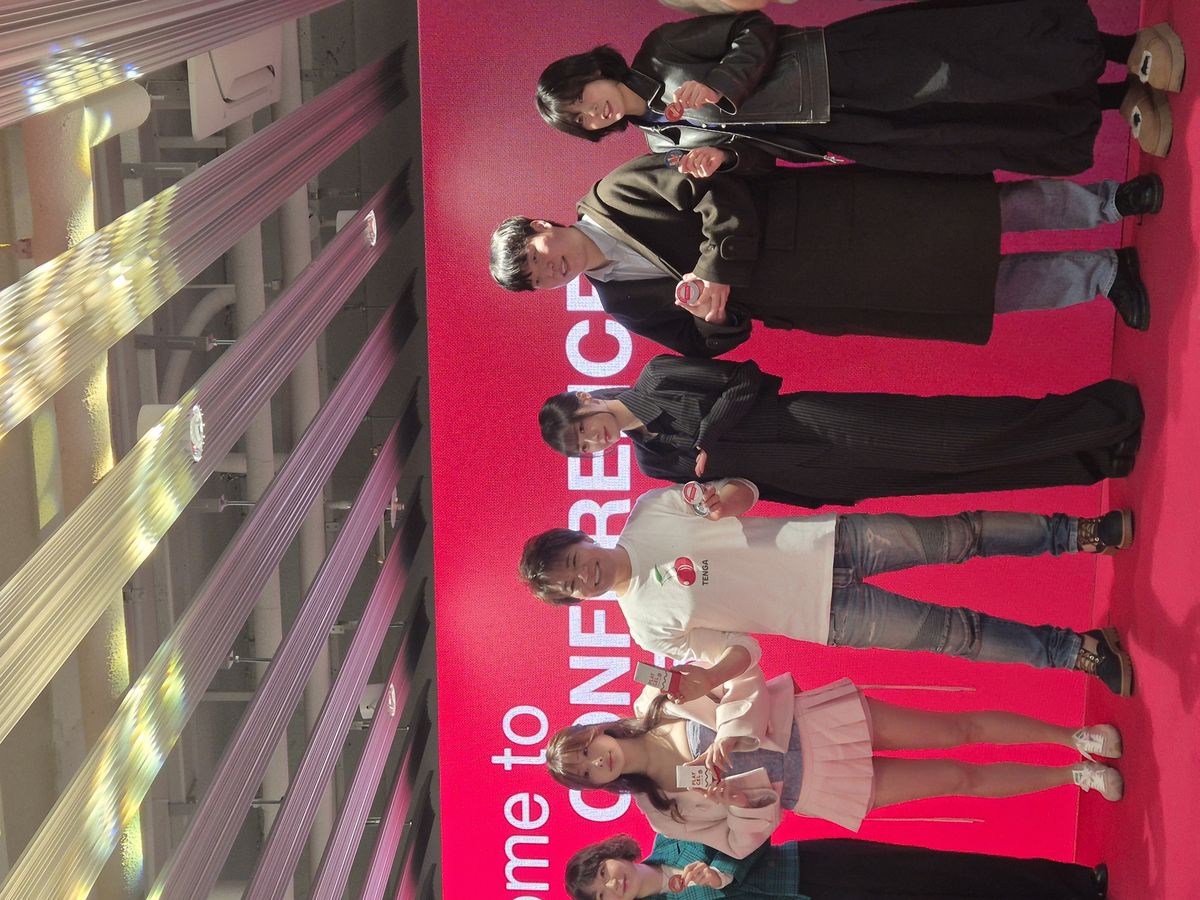 행사에 참여한 텐가의 마츠모토 코이치 대표와 인플루언서들