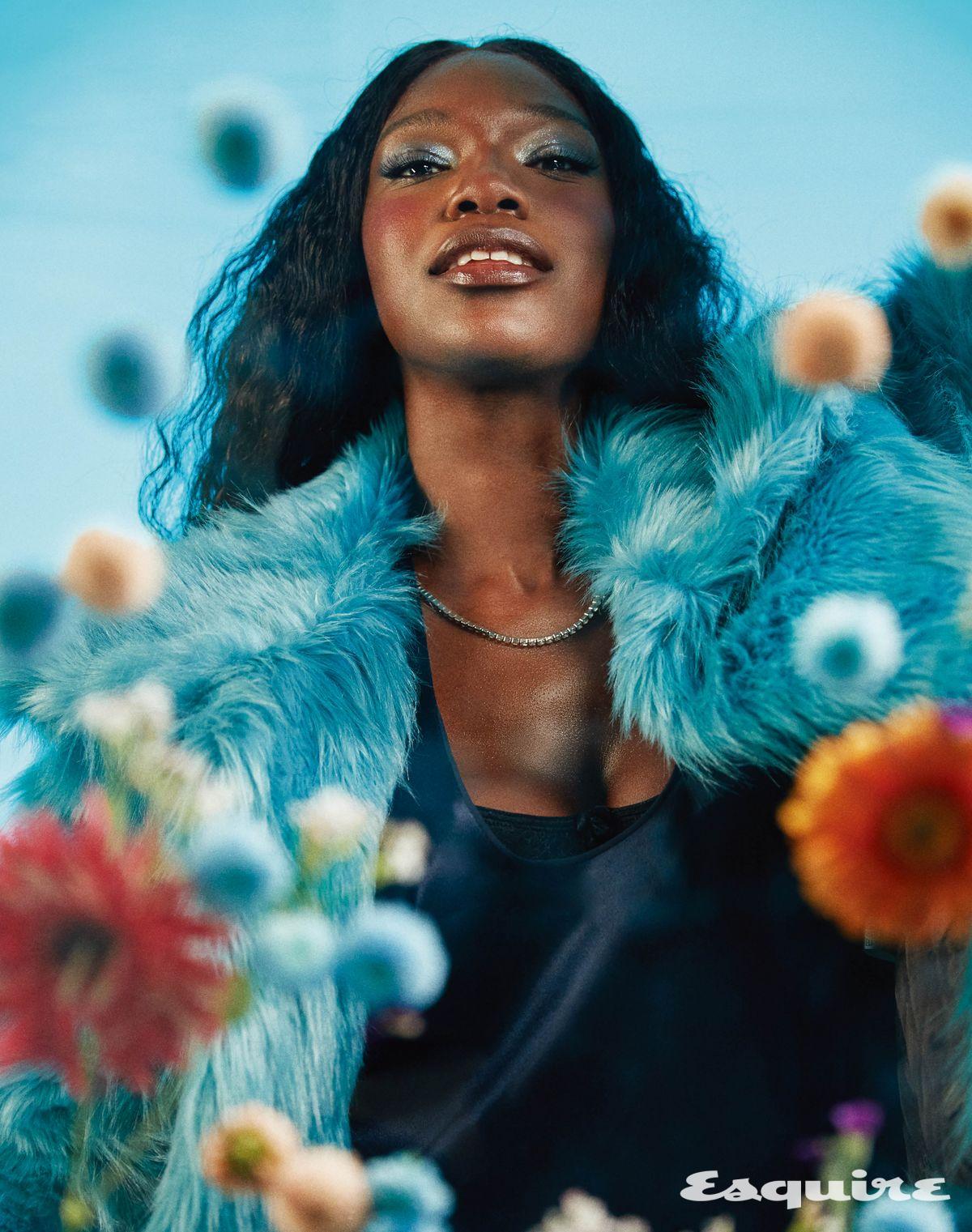 퍼 재킷 레이블리스. 이너 톱, 네크리스 모두 스타일리스트 소장품.