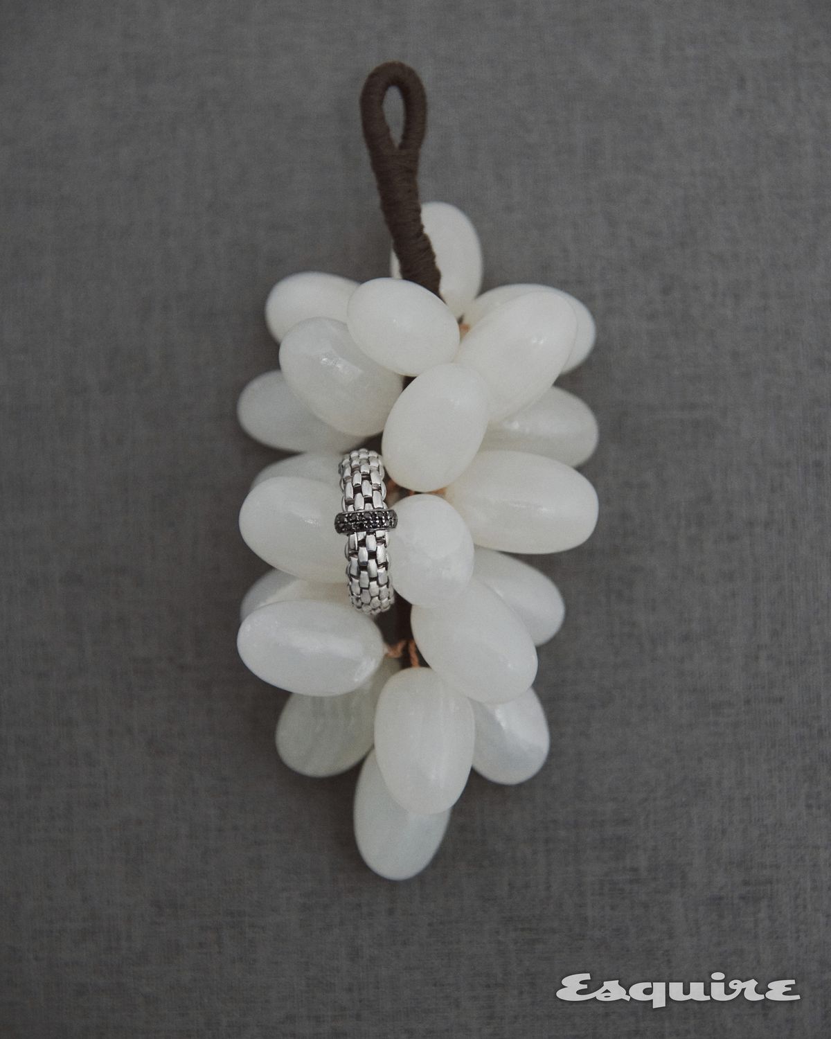 블랙 다이아몬드 론델을 세팅한 화이트 골드 방돔 링 400만원대 포페.