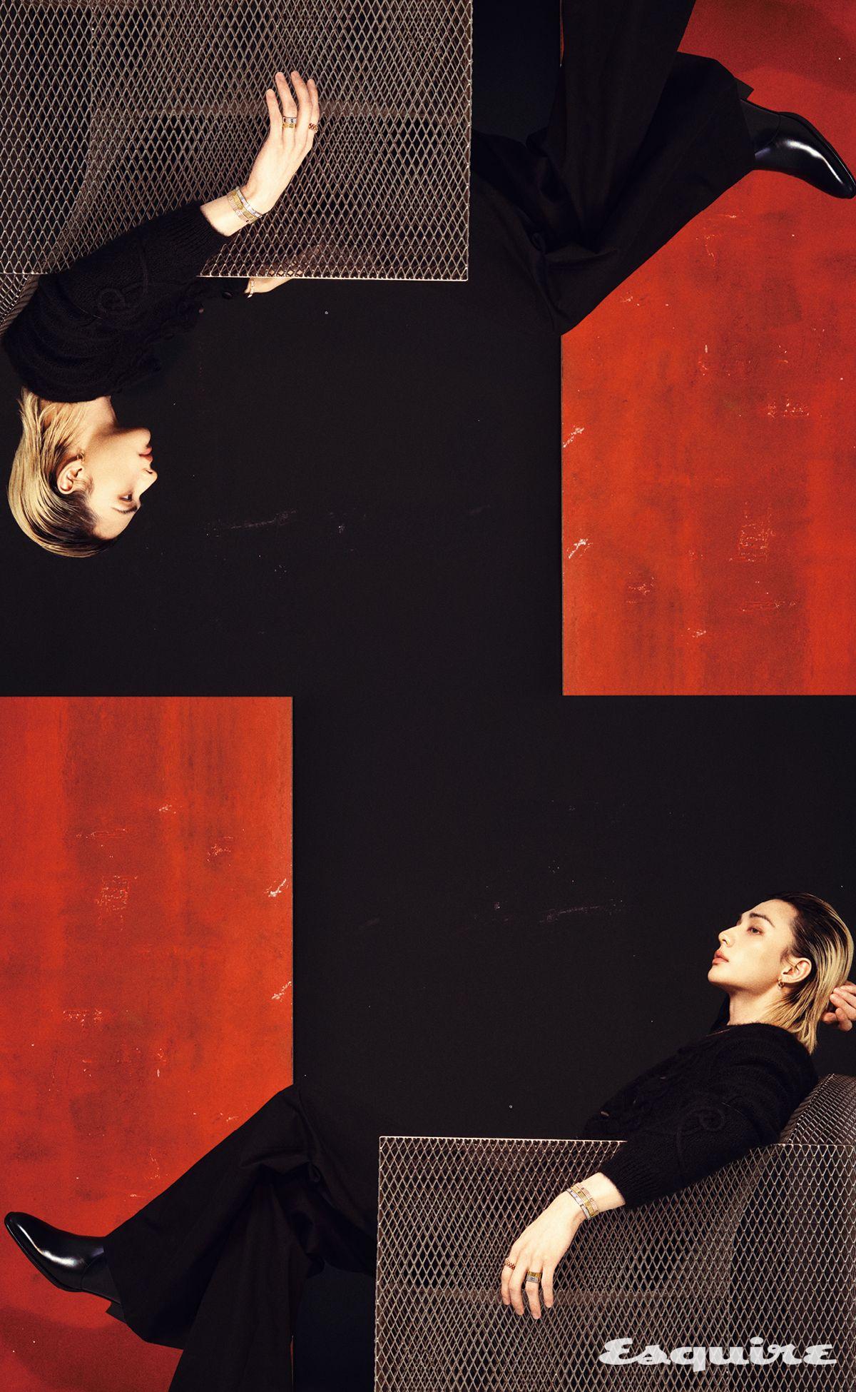 왼손에 찬 화이트 골드와 브릴리언트 컷 다이아몬드가 파베 세팅으로 조화를 이룬 LOVE 브레이슬릿(미디엄 모델), 옐로 골드 LOVE 언리미티드 브레이슬릿, 핑크 골드 LOVE 언리미티드 브레이슬릿, 왼손 검지에 낀 핑크 골드 클래쉬 드 까르띠에 링, 왼손 약지에 낀 화이트 골드 LOVE 언리미티드 링, 옐로 골드 LOVE 언리미티드 링, 오른손에 찬 핑크 골드와 다이아몬드가 파베 세팅으로 조화를 이룬 LOVE 브레이슬릿(클래식 모델), 핑크 골드 LOVE 이어링 모두 까르띠에.