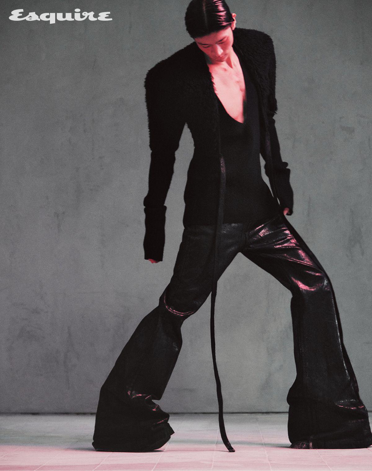 시어링 재킷, 톱, 팬츠, 부츠 모두 가격 미정 릭 오웬스.