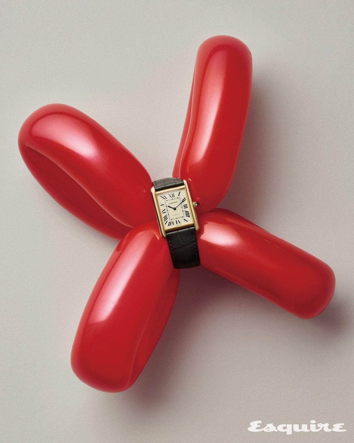 38.1mm 옐로 골드 케이스와 카프 레더 스트랩의 탱크 루이 까르띠에.