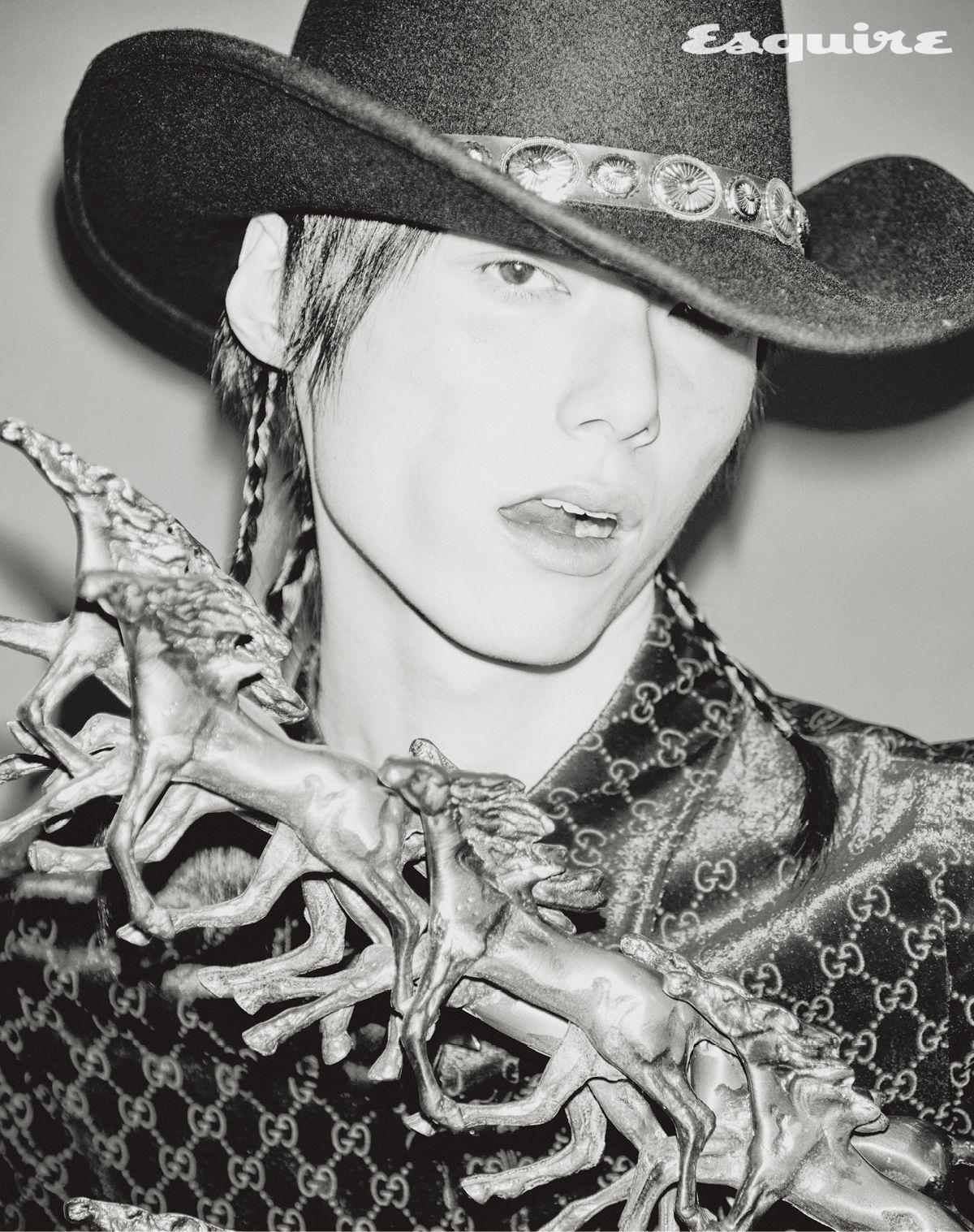 벨벳 셔츠 가격 미정 구찌. 카우보이 콘초 해트 17만9000원 마칭드럼스.