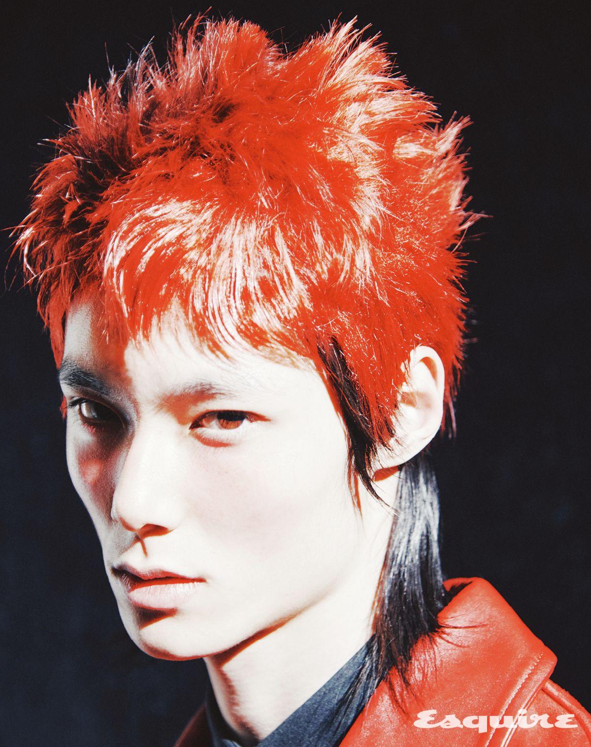 레더 재킷 가격 미정 어네스트 W. 베이커 by 10 꼬르소 꼬모 서울. 셔츠 310만원 로에베.