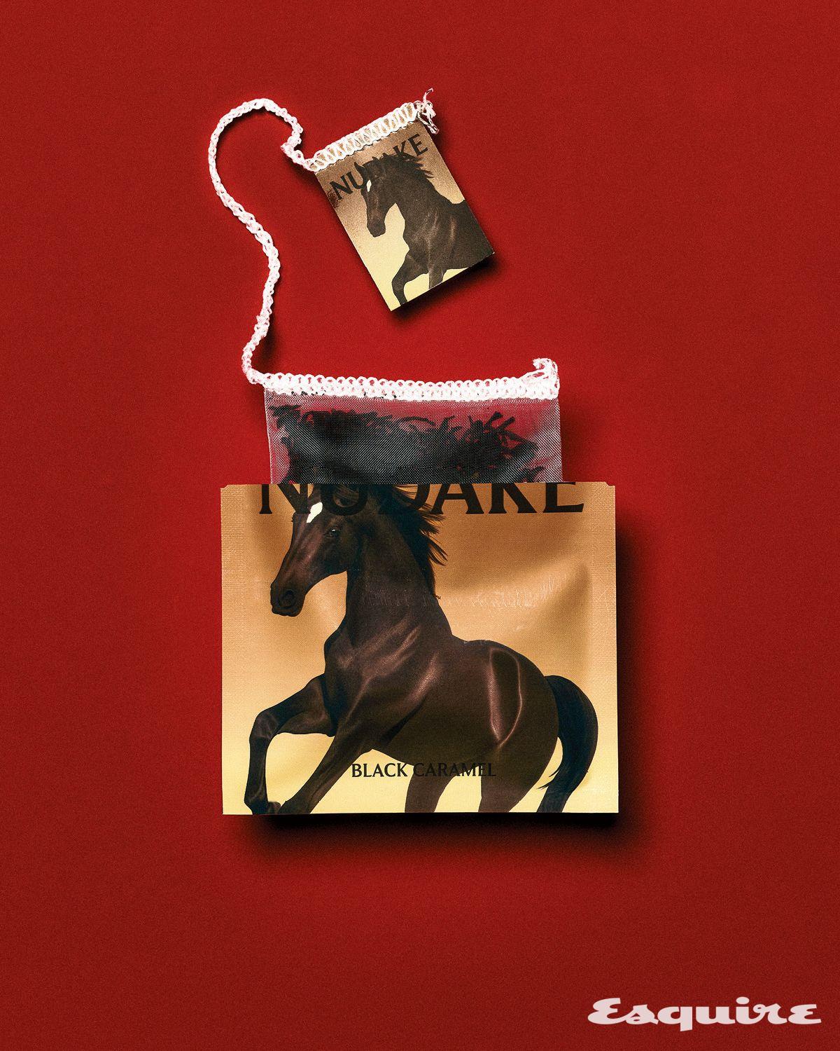 번트 캐러멜의 달콤함 위로 베르가모트 향이 어우러지는 블랙 캐러멜 티백 2.5gx15ea/3만6000원 누데이크. 