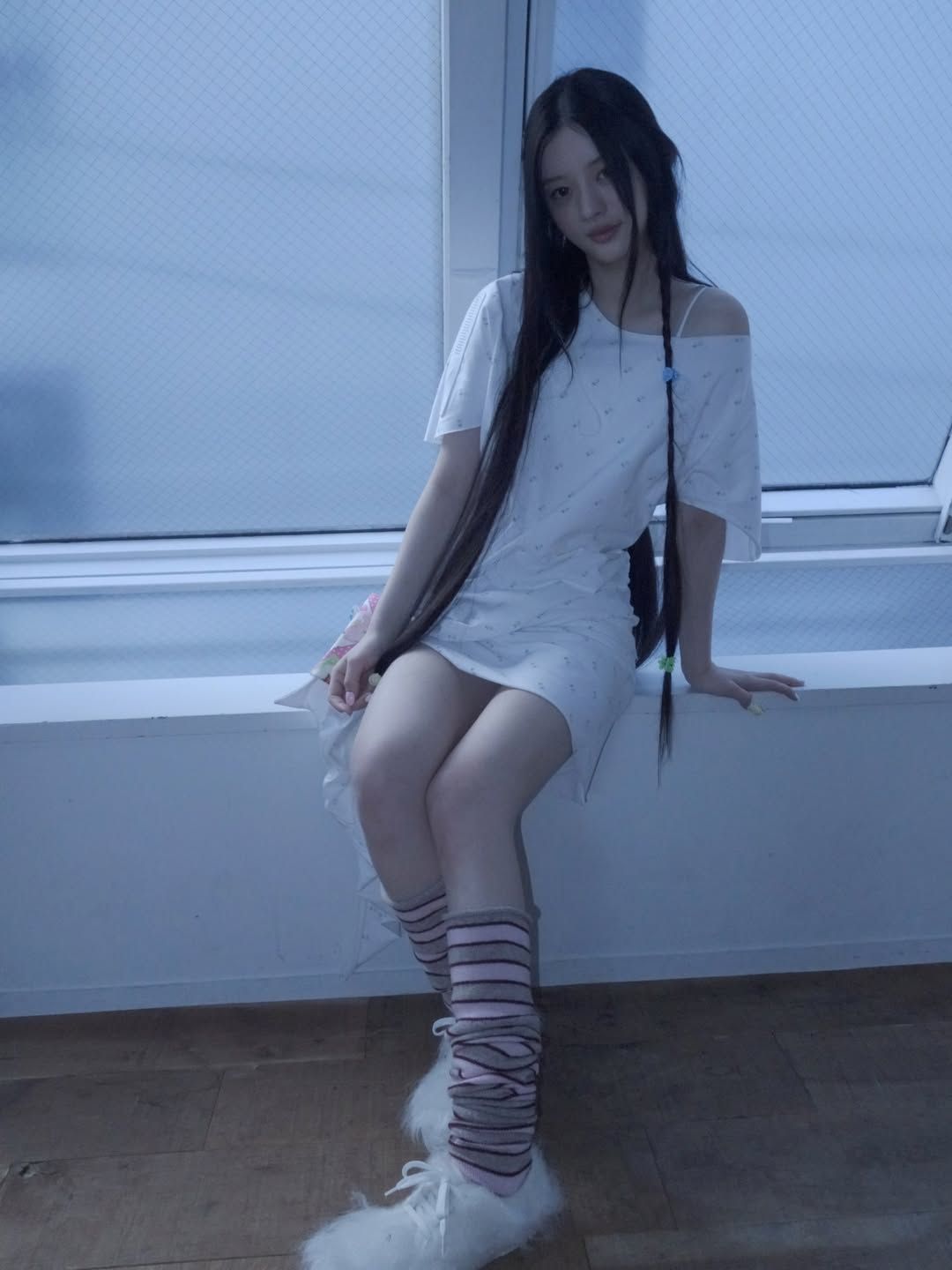 아일릿 민주 패션으로 배우는 2026 팬톤 컬러 / 출처: 셀럽 SNS